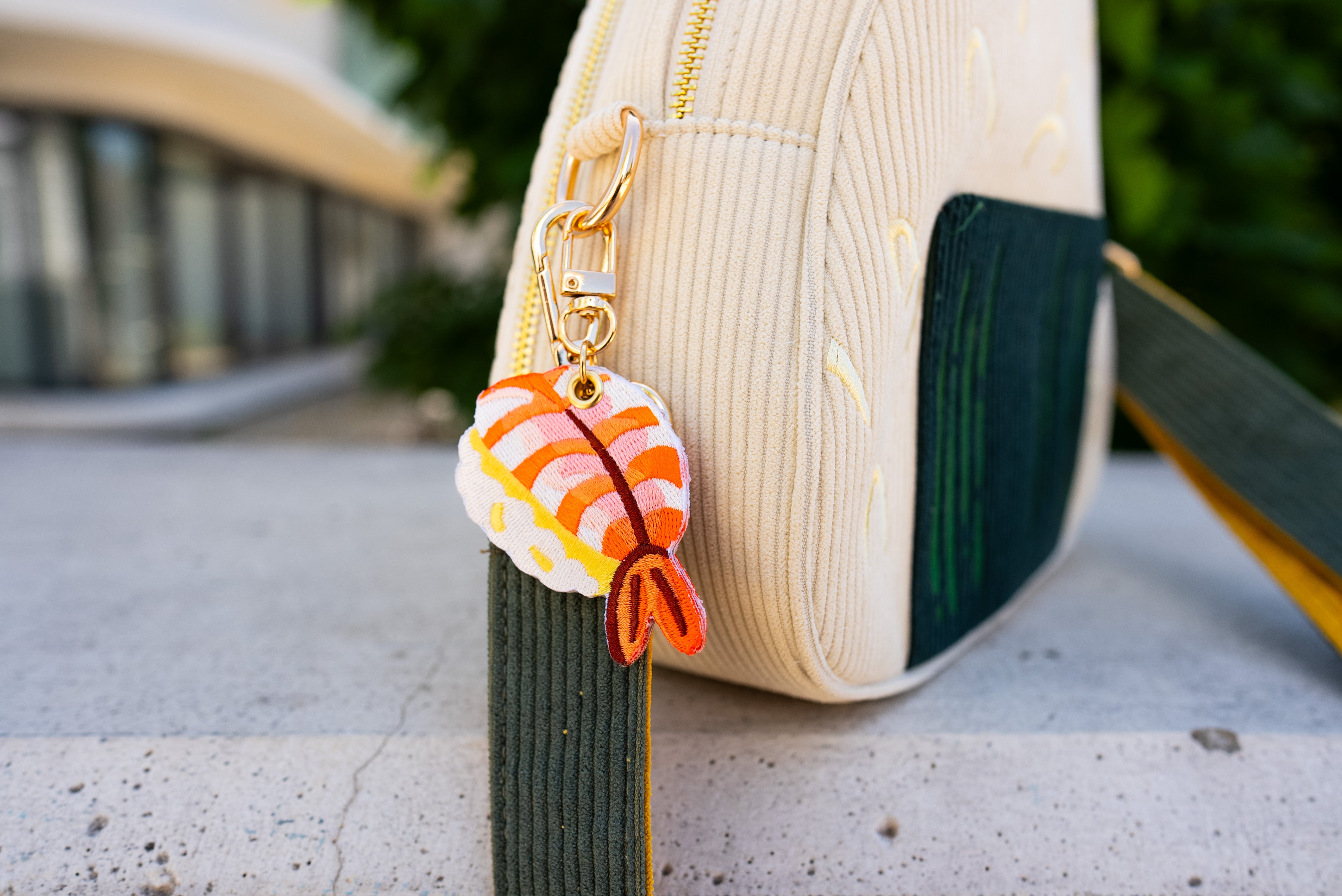 kabujiro-charms-ebi-sushi-stick-charm-schl-sselanh-nger-gold image 2
