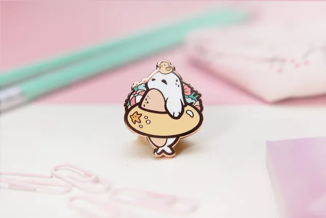 miamouz-sweet-summer-seal-emaille-pin-kupfer-32mm image 1