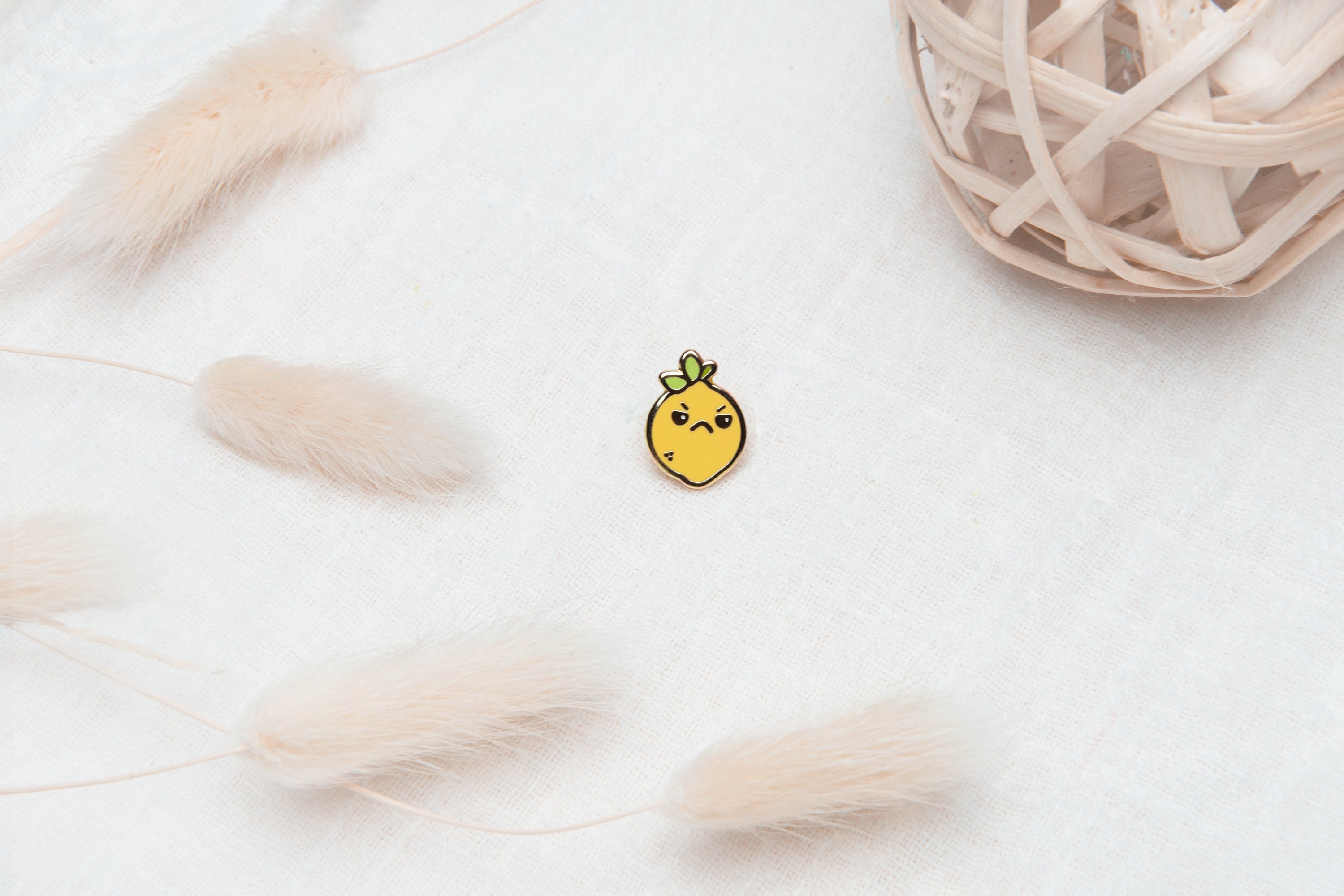 miamouz-bitter-lemon-emaille-pin-zitrone-gelb-14-mm image 2