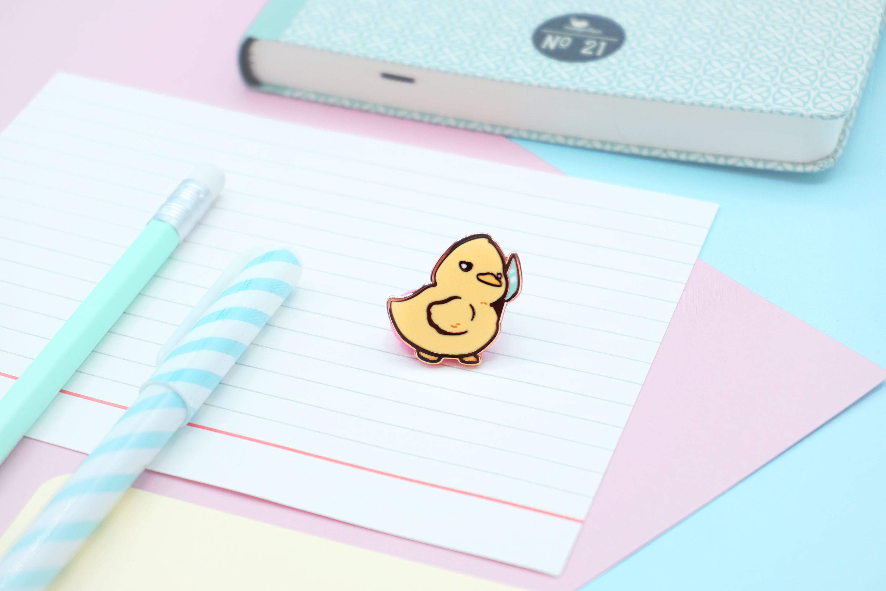 miamouz-enamel-pin-knife-duck-24mm-ente-mit-messer image 2