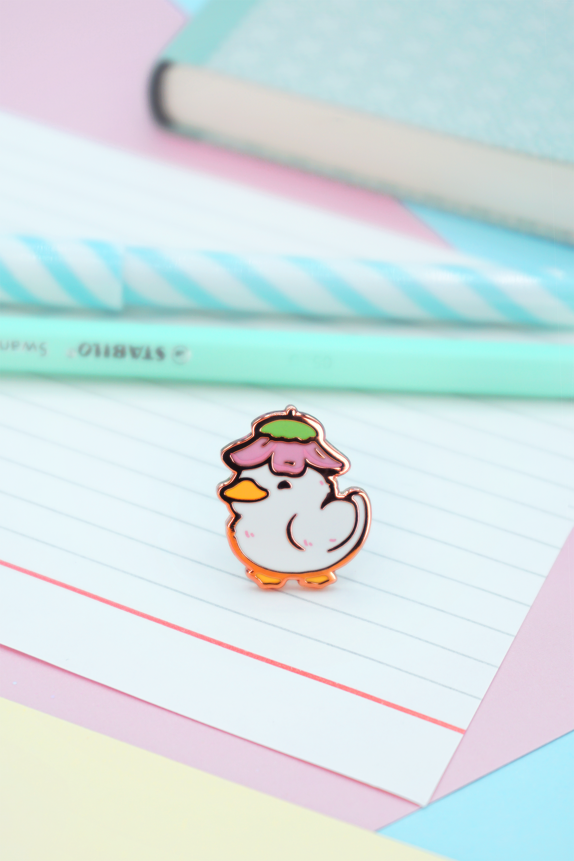 miamouz-flower-duck-emaille-pin-ente-rosegold-24mm image 2