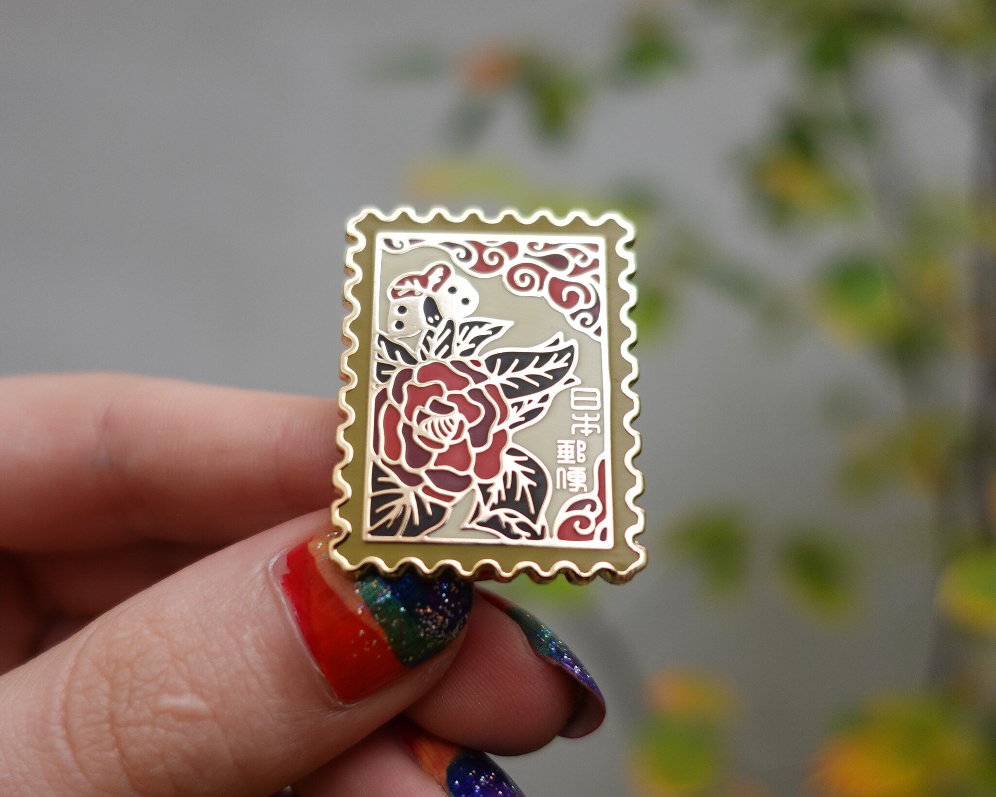 kabujiro-hanafuda-butterflies-emaille-pin-35-mm-vergoldet image 2