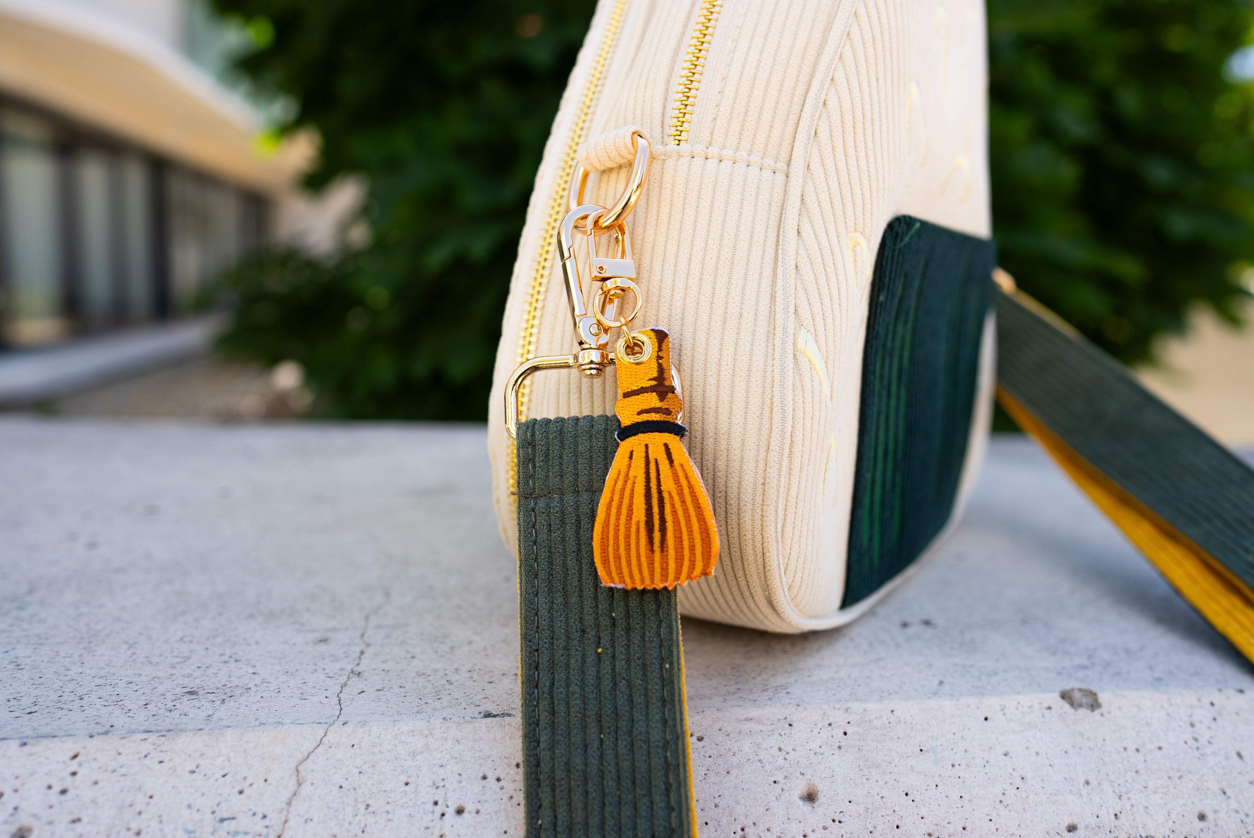 kabujiro-charms-matcha-bowl-and-whisk-schl-sselanh-nger-set-bestickt image 3