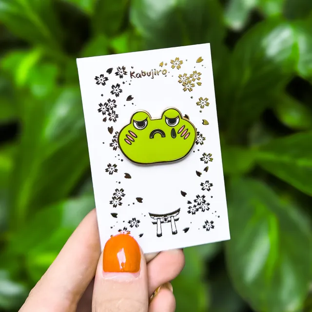 kabujiro-enamel-pins-sad-frog-pin-23mm-gold image 1