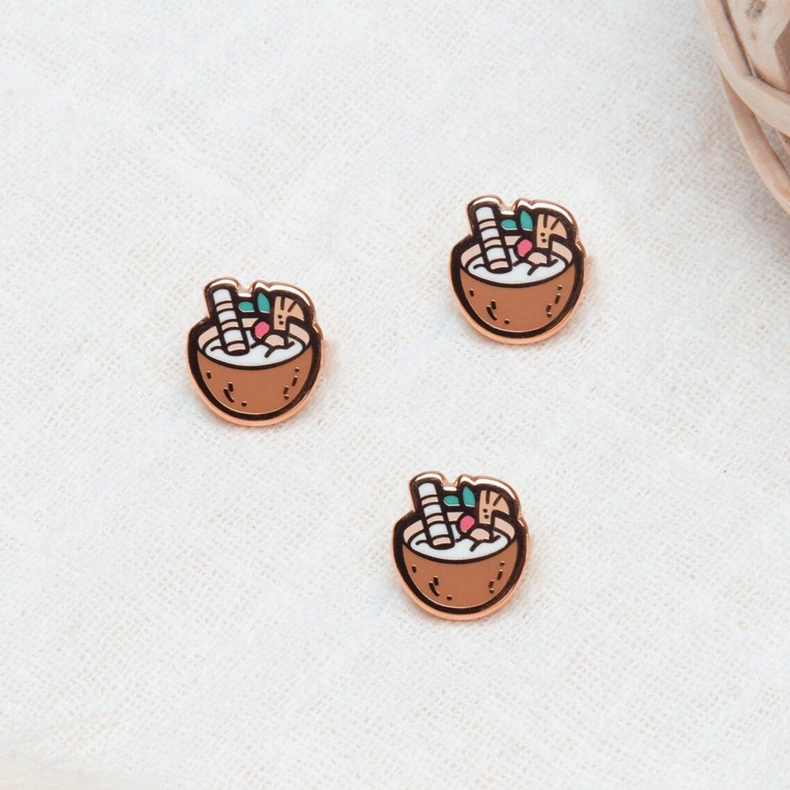 miamouz-enamel-pins-coconut-pina-colada-cocktail-mini-pin image 1