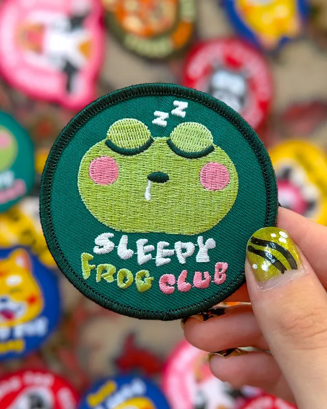 kabujiro-patches-sleepy-frog-club-b-gelpatch-7-5-cm image 1