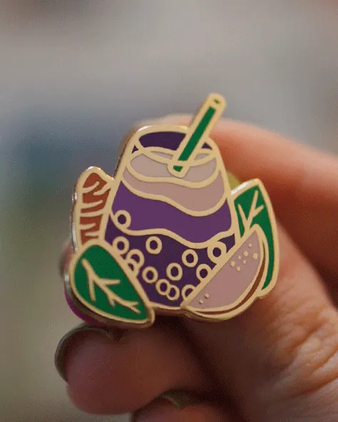 kabujiro-taro-boba-bliss-emaille-pin-36mm-vergoldet image 1