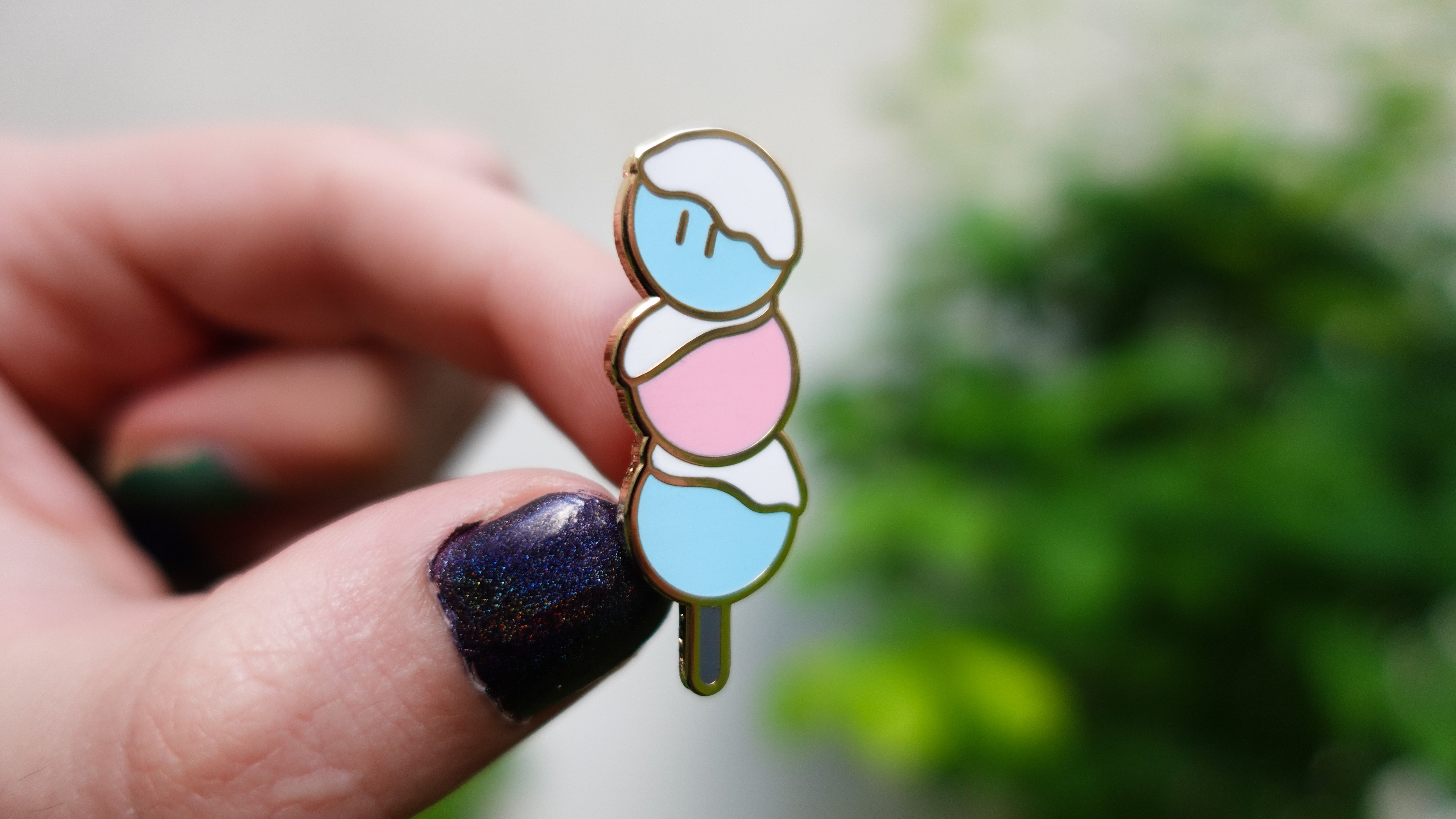 kabujiro-pride-dango-emaille-pin-trans-40-mm image 3