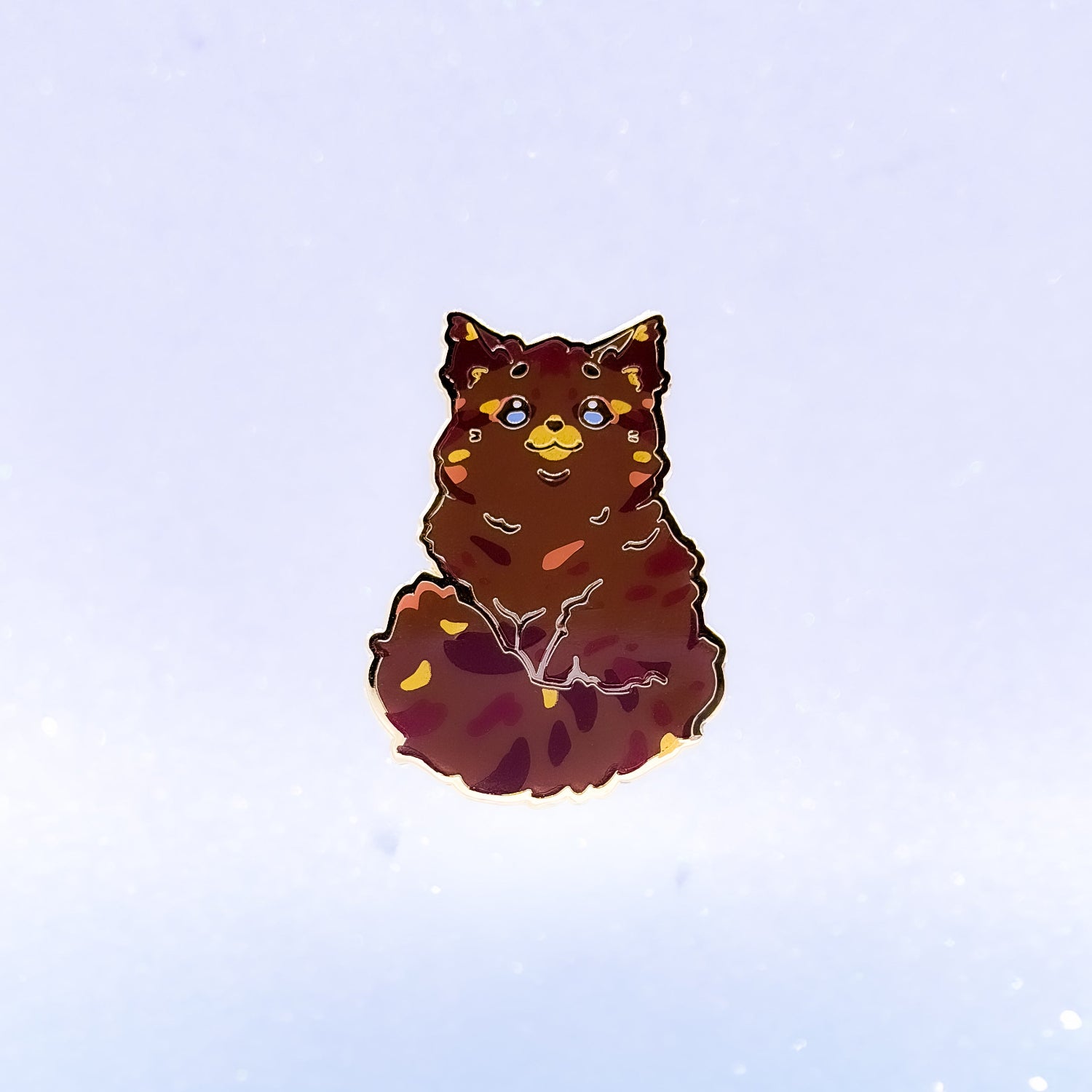 miamouz-maine-coon-brown-tabby-emaille-pin-normal-gold image 1