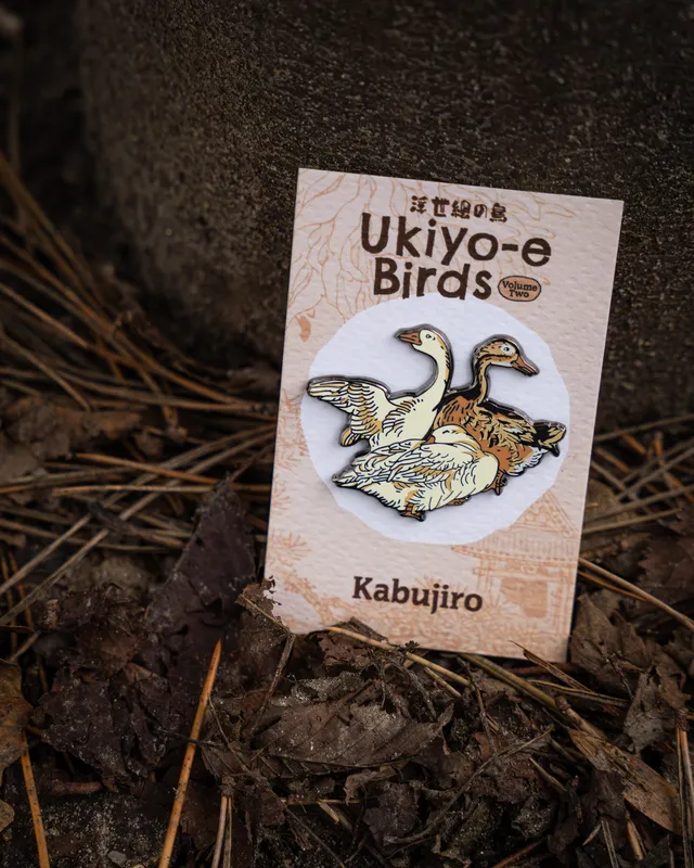 kabujiro-waterfowl-ukiyo-e-bird-emaille-pin-45x36mm image 1