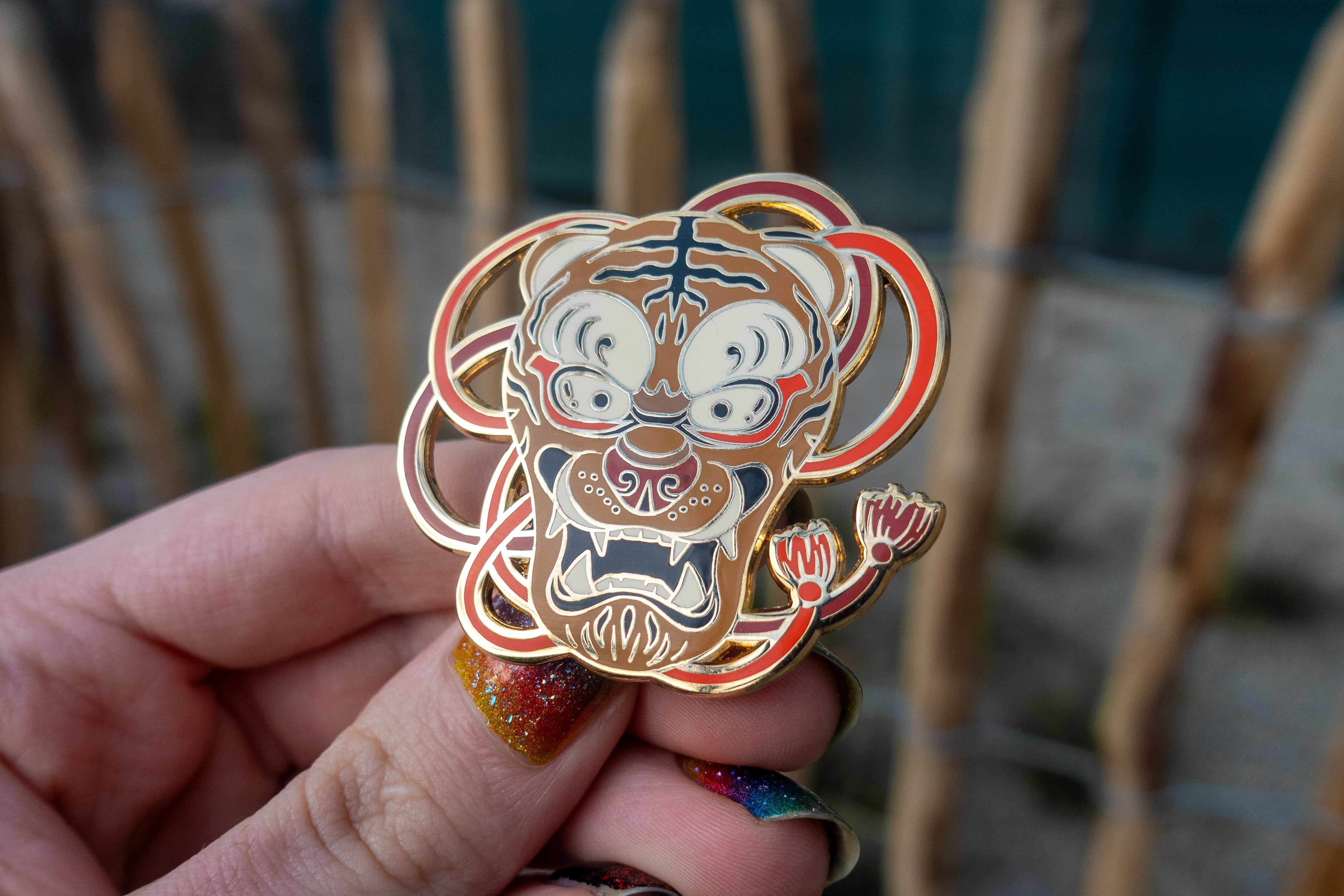 kabujiro-tiger-mask-emaille-pin-japan-schrein-47mm image 1