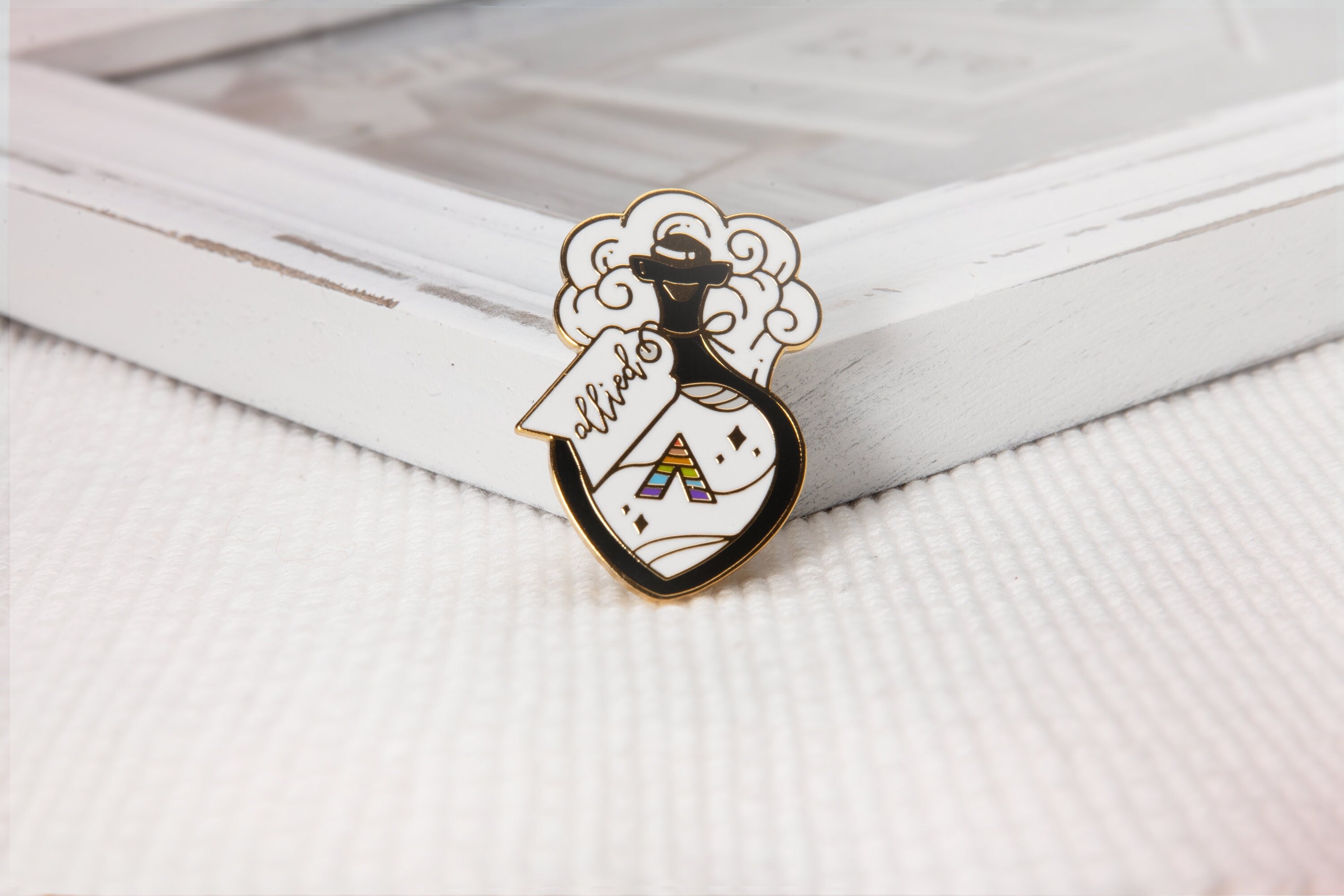 miamouz-allied-flag-pride-potion-emaille-pin-regenbogen-35mm image 7