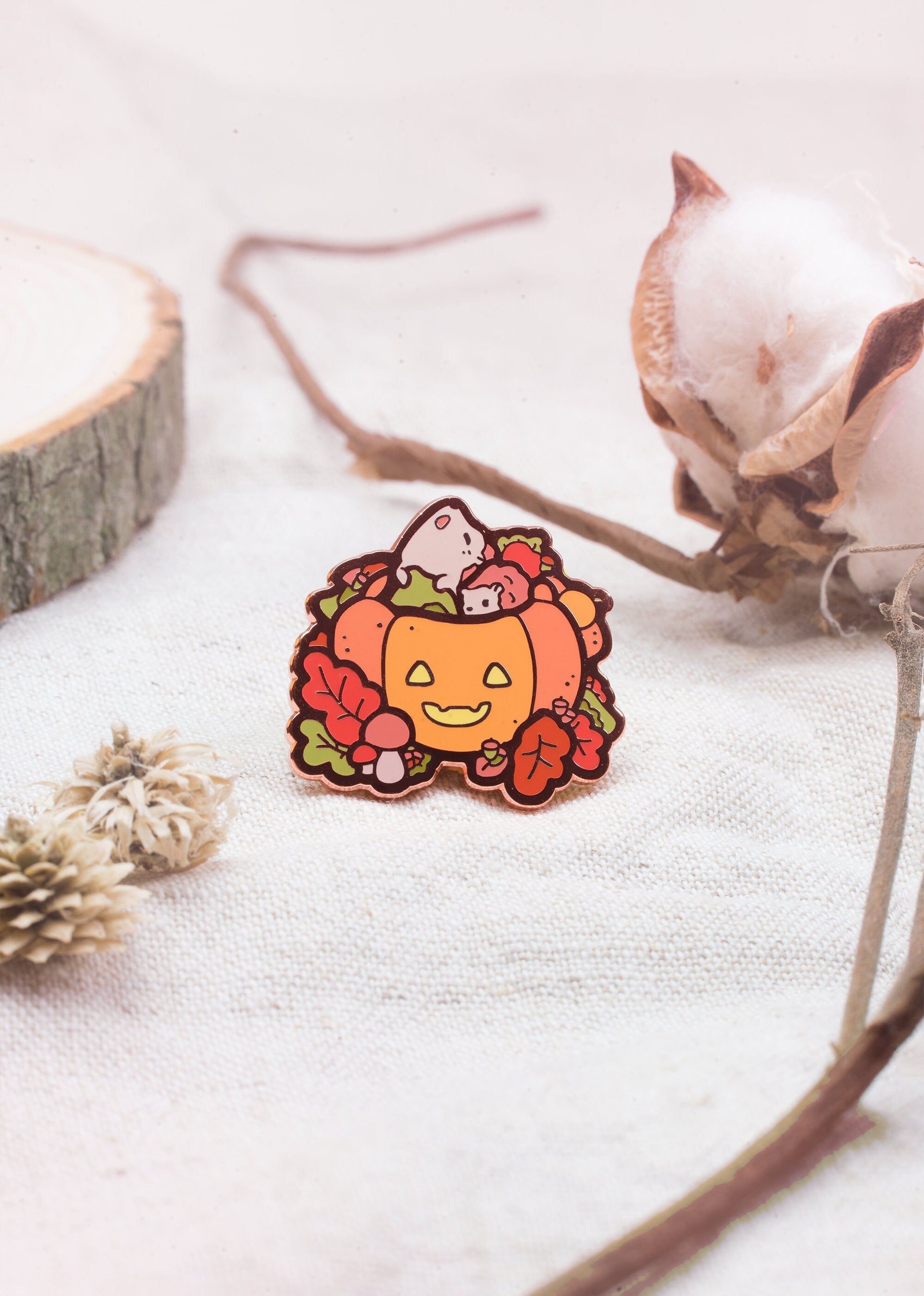 miamouz-enamel-pins-cozy-hedgehogs-emaille-pin-herbst image 2