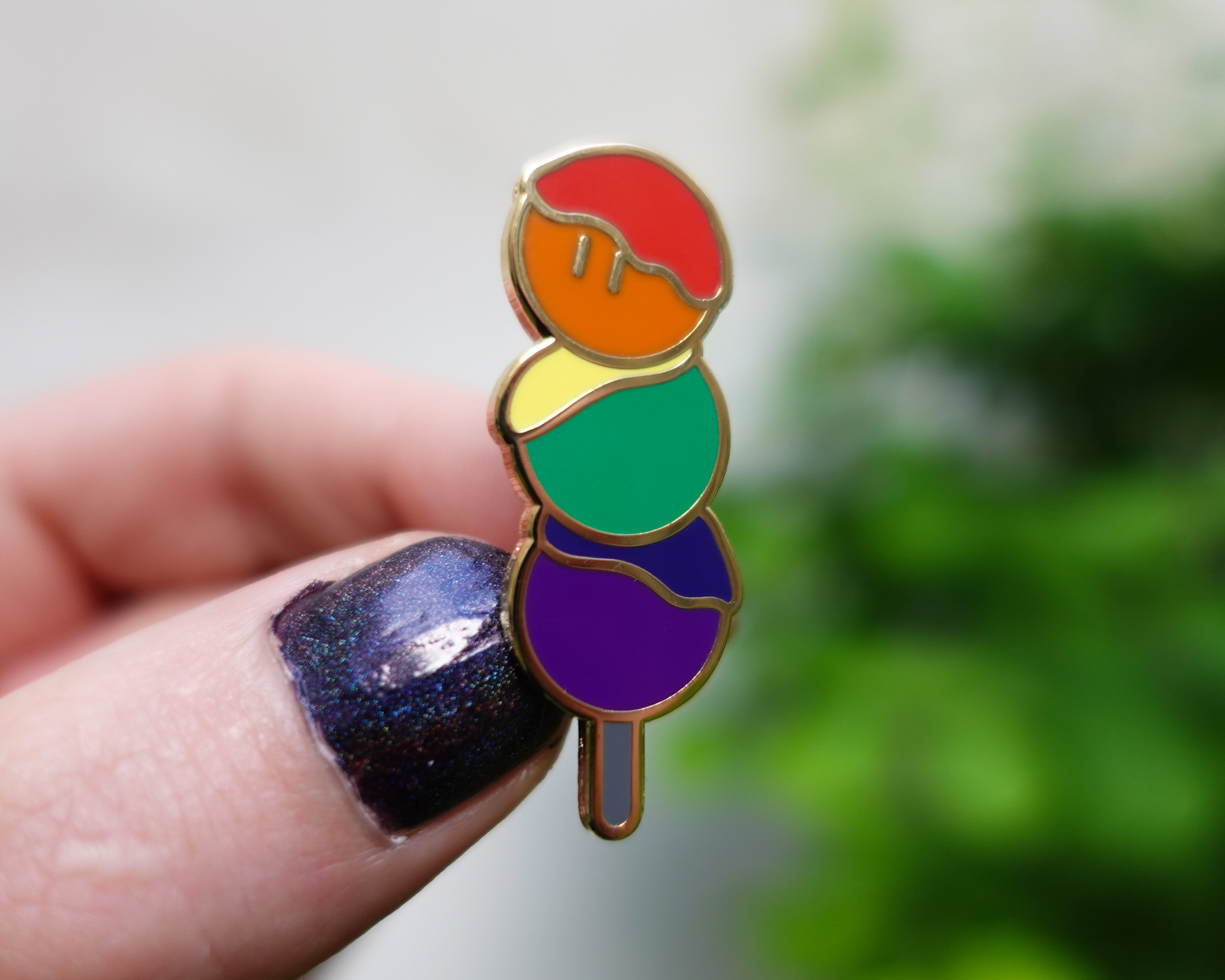 kabujiro-pride-dango-emaille-pin-rainbow-40mm image 1