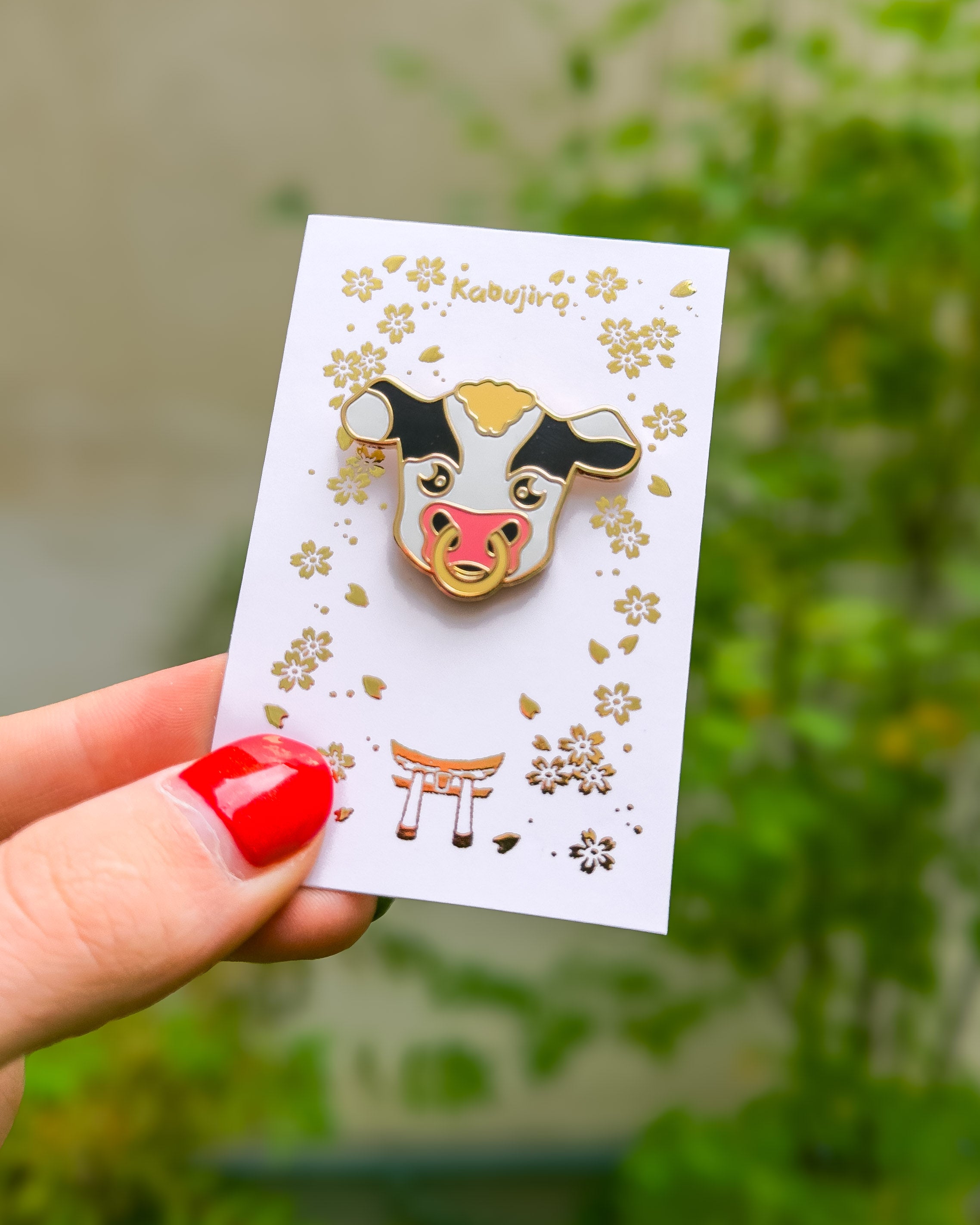 kabujiro-enamel-pins-cow-emaille-pin-kuh-28-mm-gold image 3