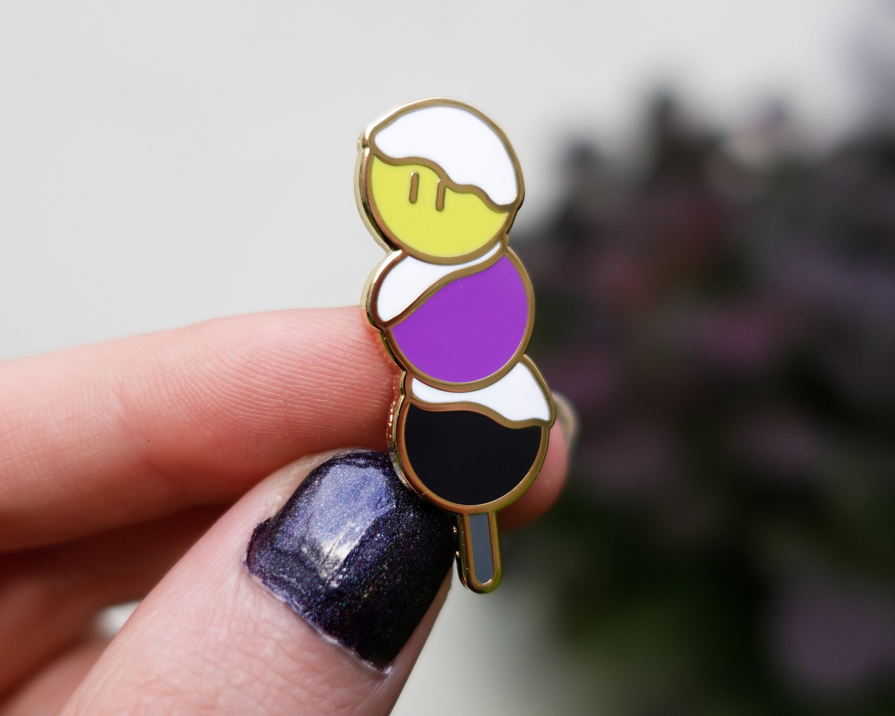 kabujiro-enamel-pins-pride-dango-emaille-pin-non-binary-40mm image 3