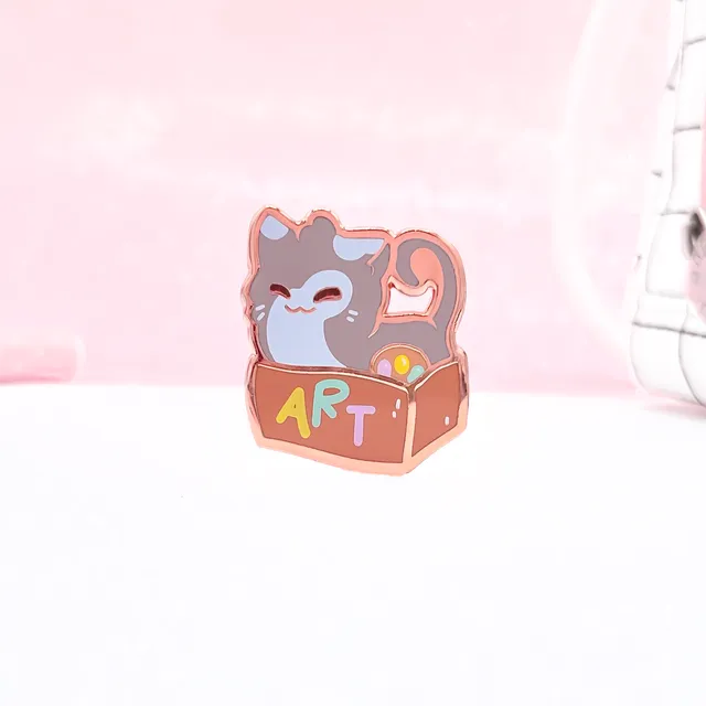 miamouz-katze-in-box-emaille-pin-hard-enamel-orange-grau image 1