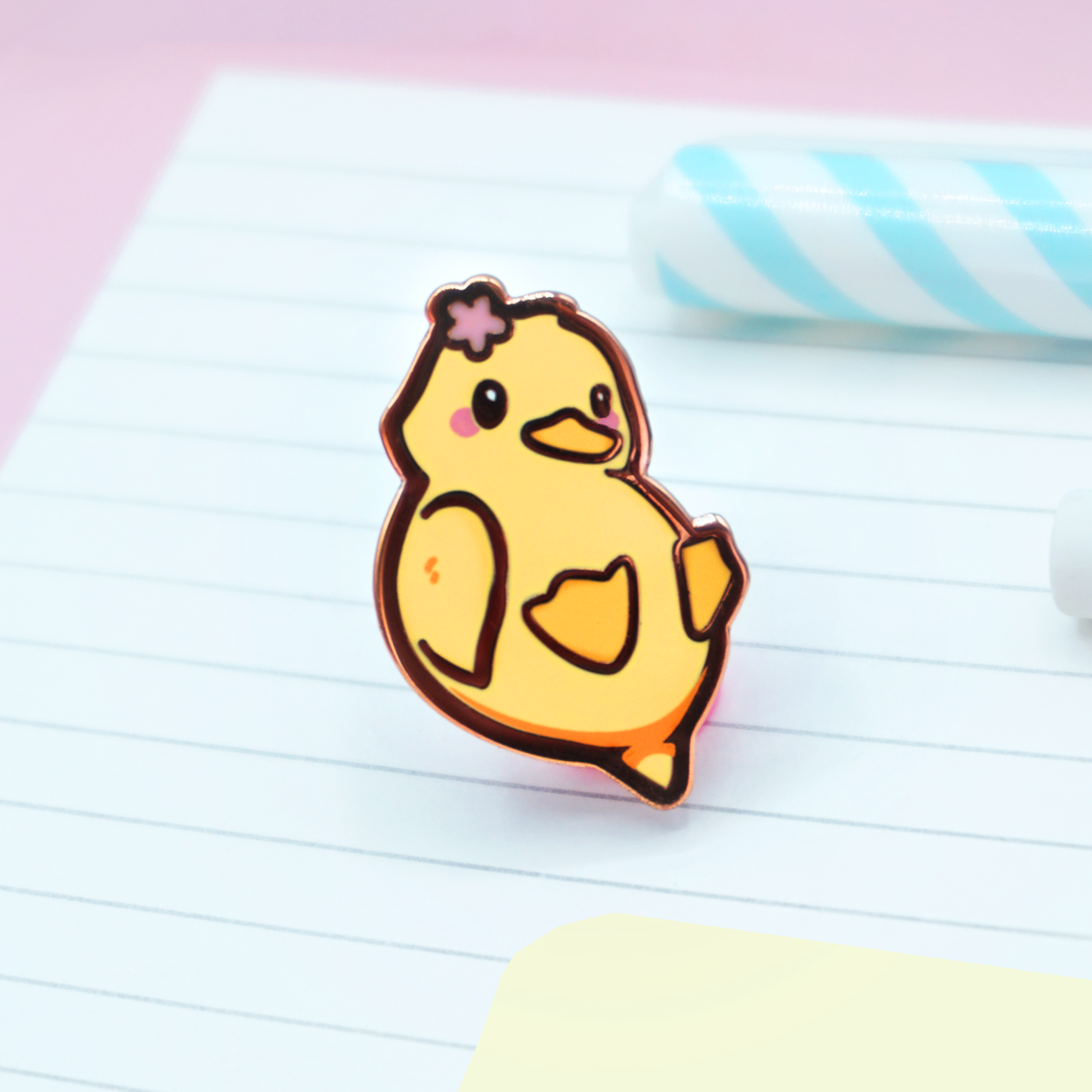 miamouz-duck-flower-emaille-pin-gelbe-ente image 1