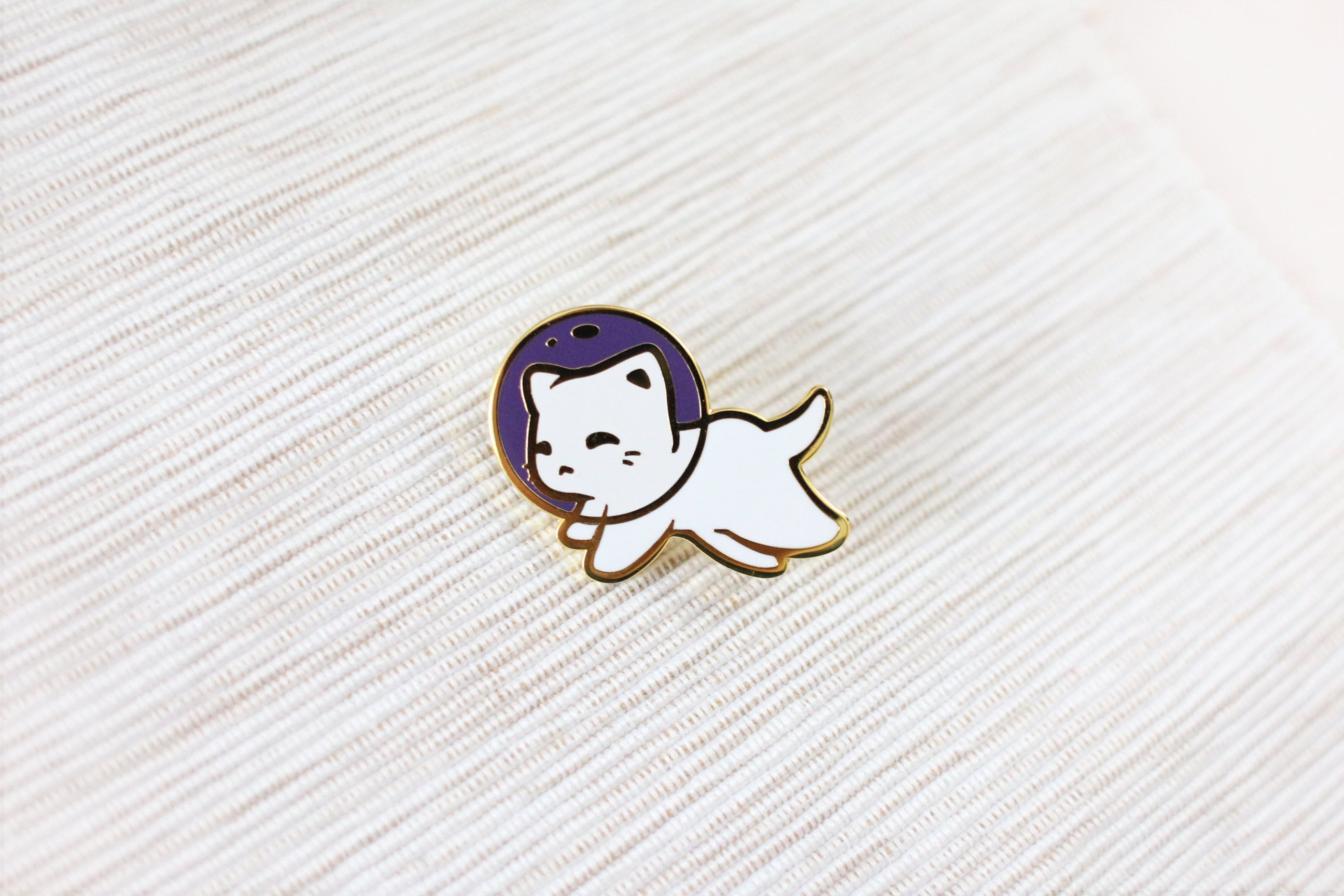 miamouz-cat-in-space-emaille-pin-katzen-anstecker-normal-quality image 2