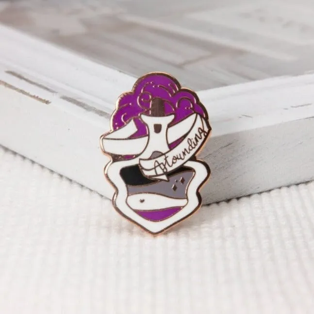 miamouz-pride-potion-asexual-emaille-pin-ace-flag-gold image 1