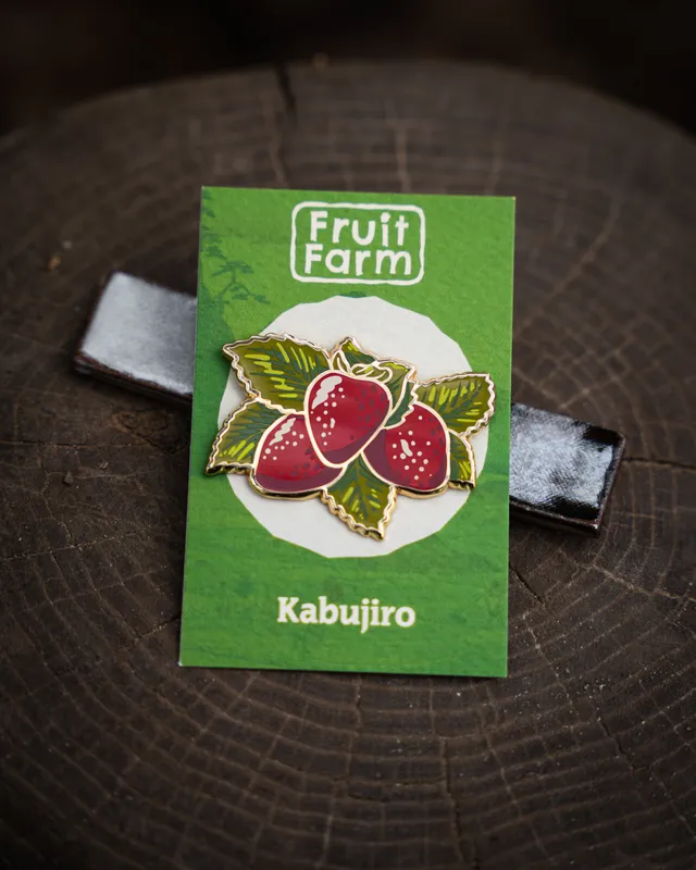 kabujiro-enamel-pins-strawberries-fruit-farm-emaille-pin-48mm image 1