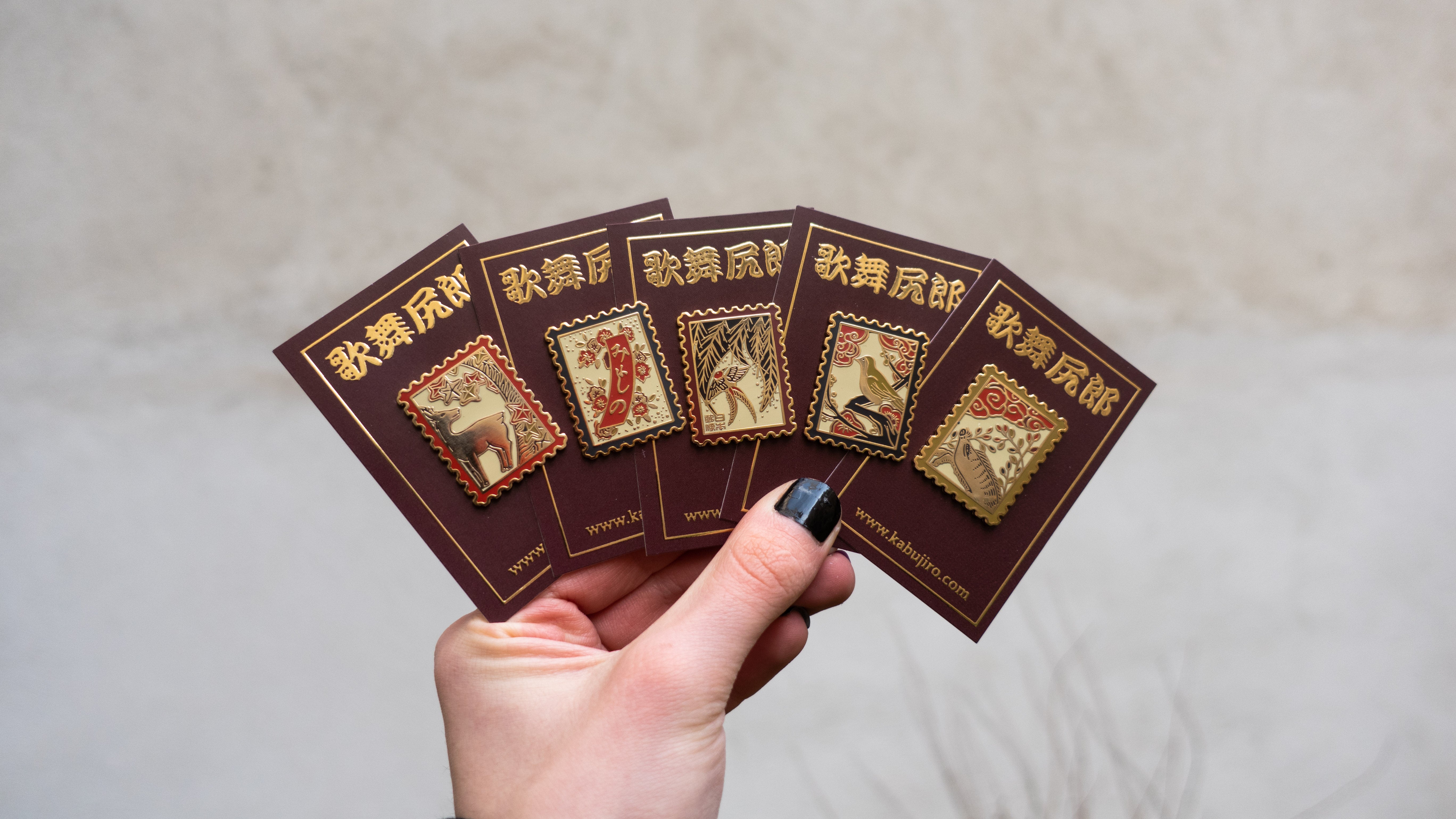 kabujiro-enamel-pins-hanafuda-stamp-emaille-pin-set-5-gold image 1