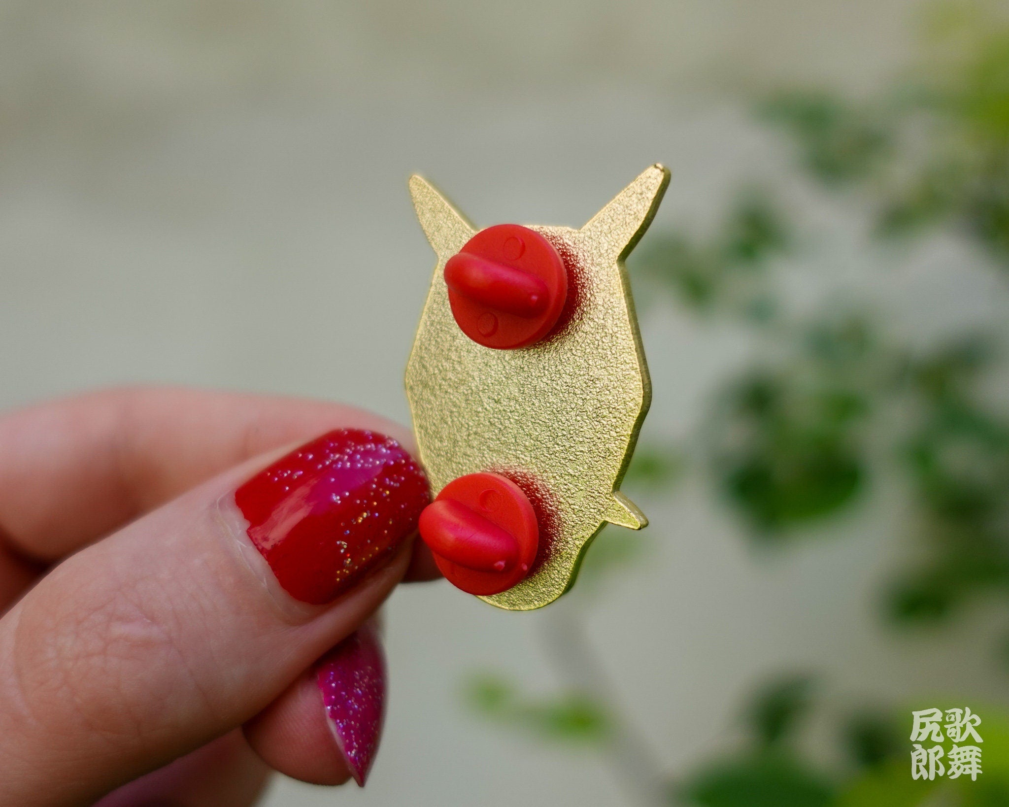 kabujiro-japanese-oni-mask-enamel-pin-40mm-gold image 2