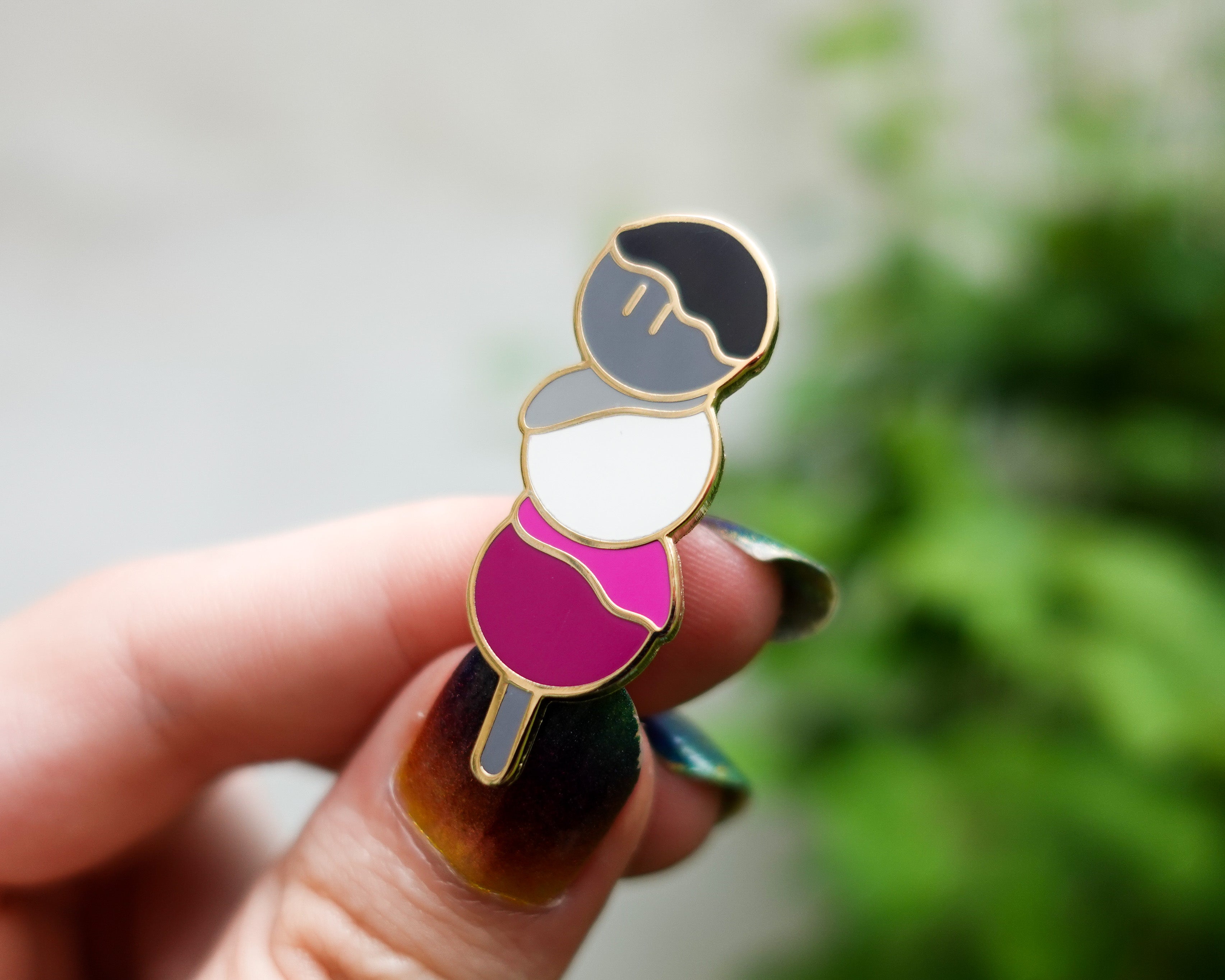 kabujiro-pride-dango-emaille-pin-asexual-40mm image 2
