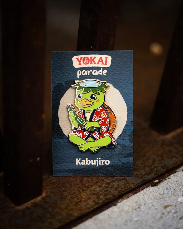 kabujiro-enamel-pins-kappa-emaille-pin-yokai-gr-n-50mm image 1
