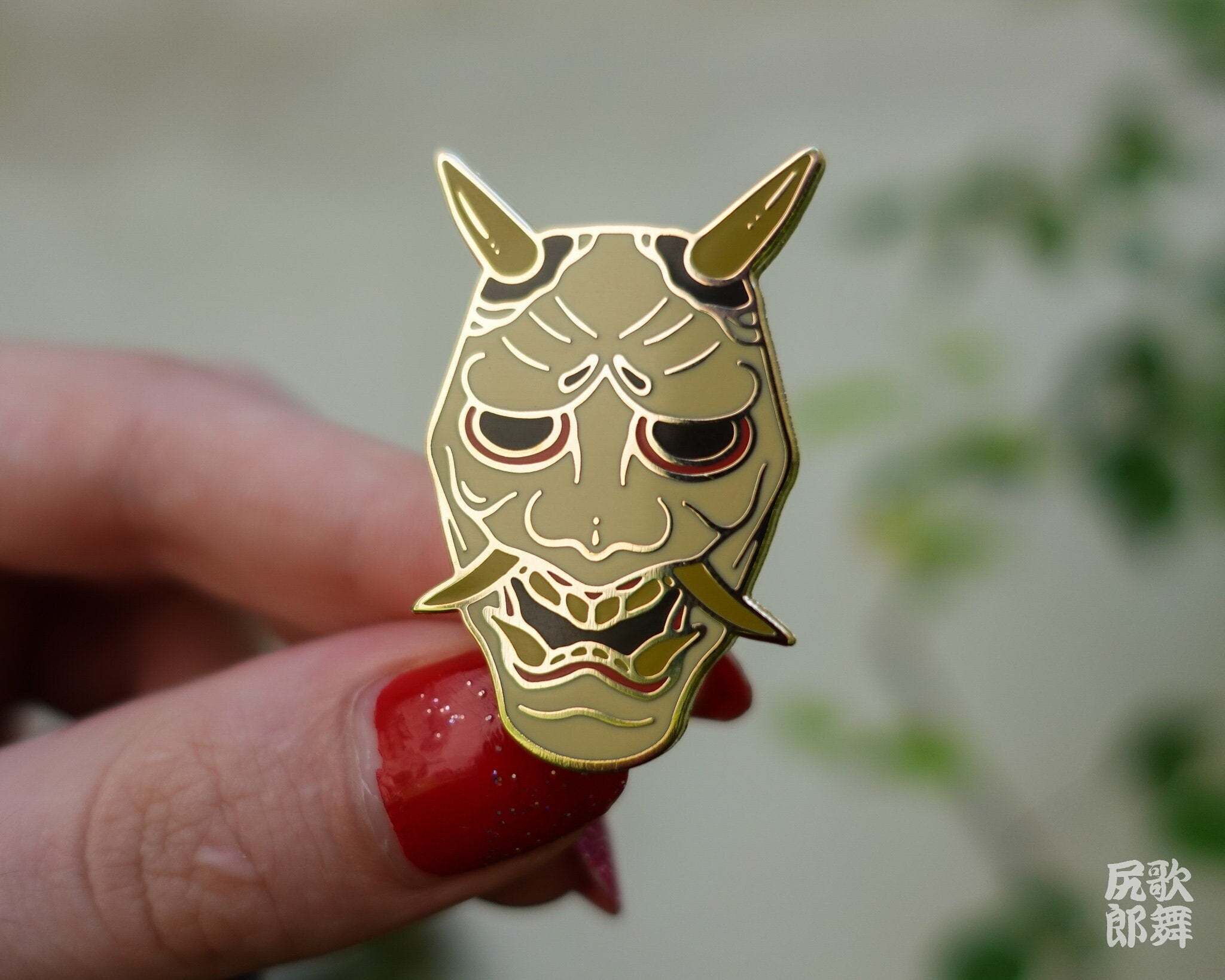 kabujiro-japanese-oni-mask-enamel-pin-40mm-gold image 1