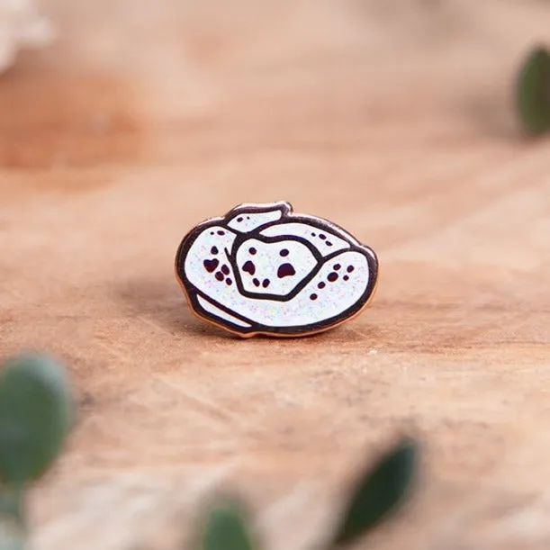 miamouz-sleepy-snake-emaille-pin-glitzer-13-mm image 1