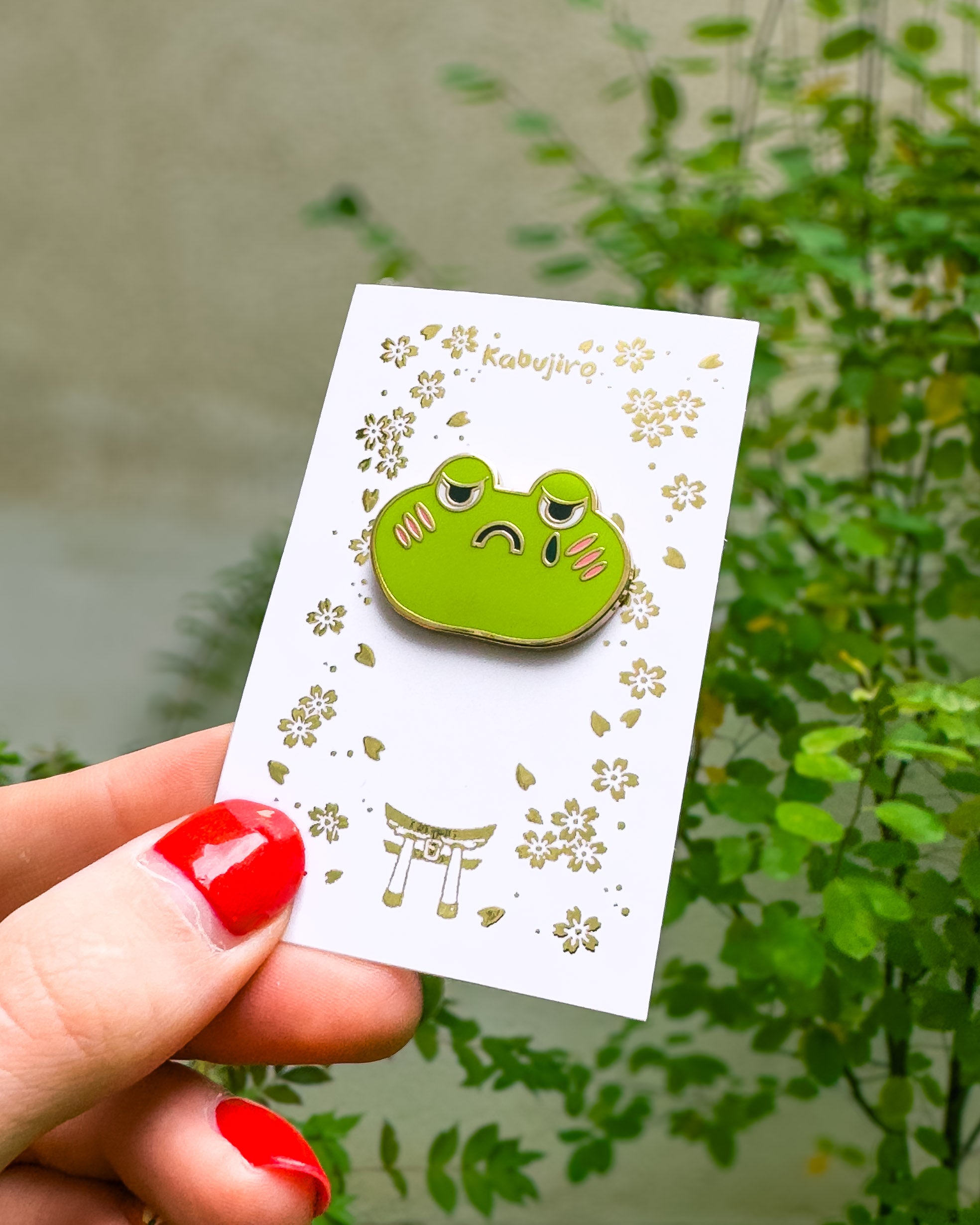 kabujiro-enamel-pins-sad-frog-pin-23mm-gold image 2