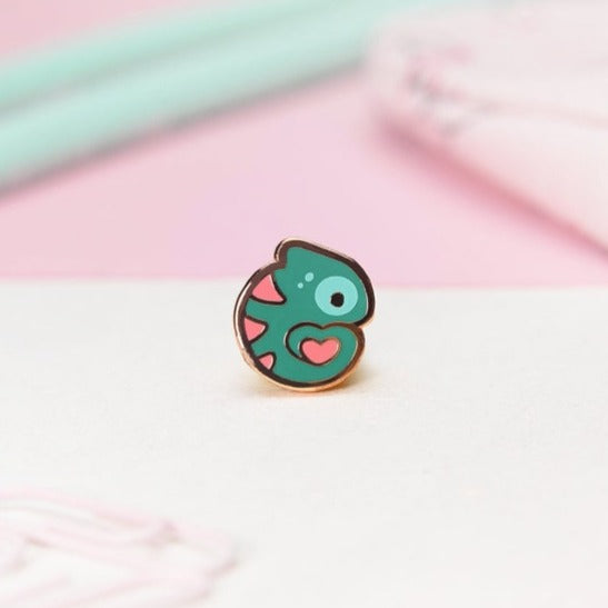 miamouz-tiny-love-chameleon-emaille-pin-herz-rosa-normal-quality image 1