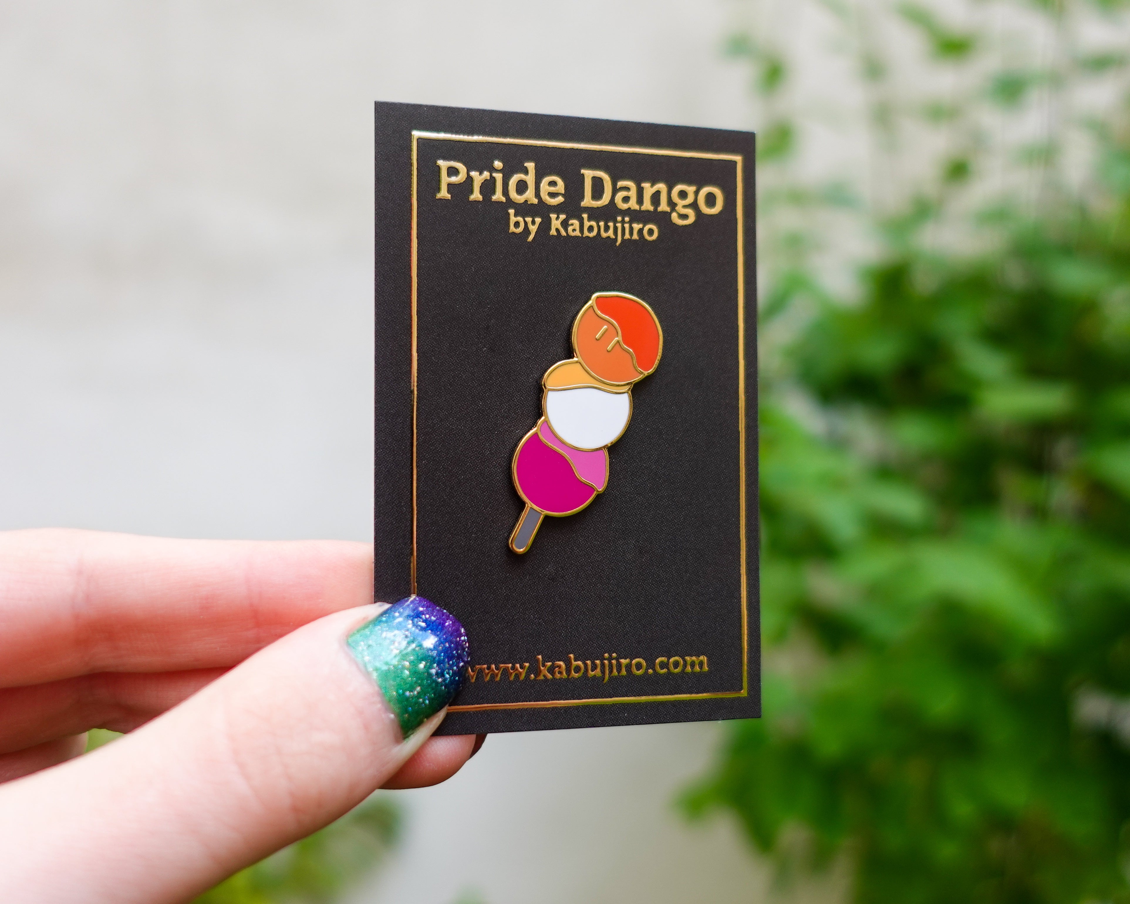 kabujiro-enamel-pins-pride-dango-pin-lesbian-40mm image 2