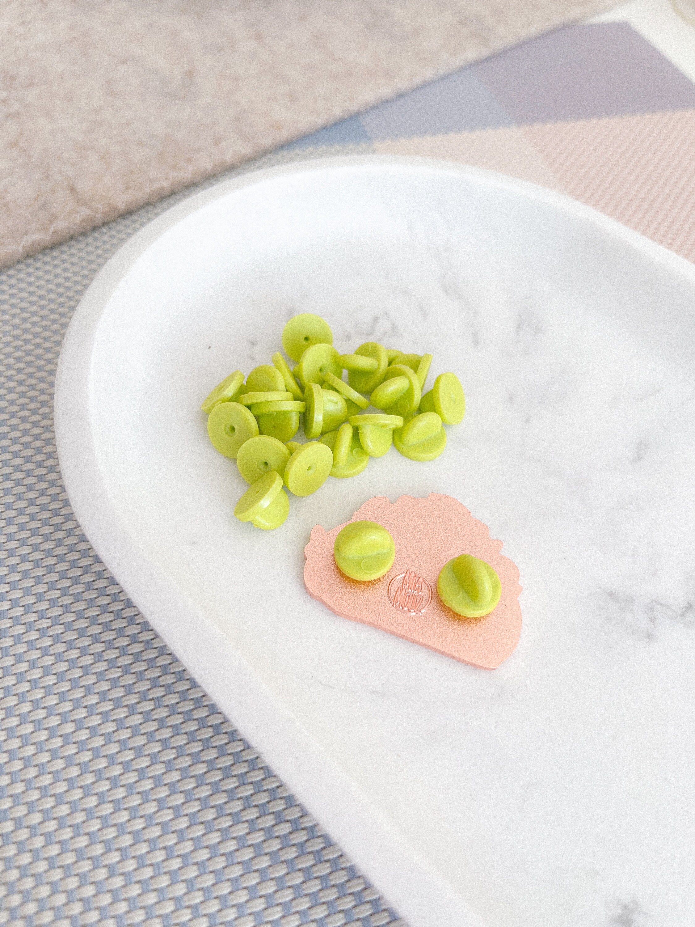 miamouz-pin-backs-gummi-10er-set-pin-verschluss-bunt image 5