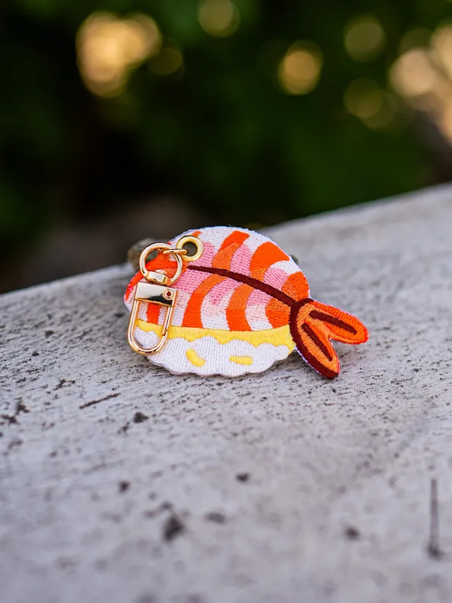kabujiro-charms-ebi-sushi-stick-charm-schl-sselanh-nger-gold image 1
