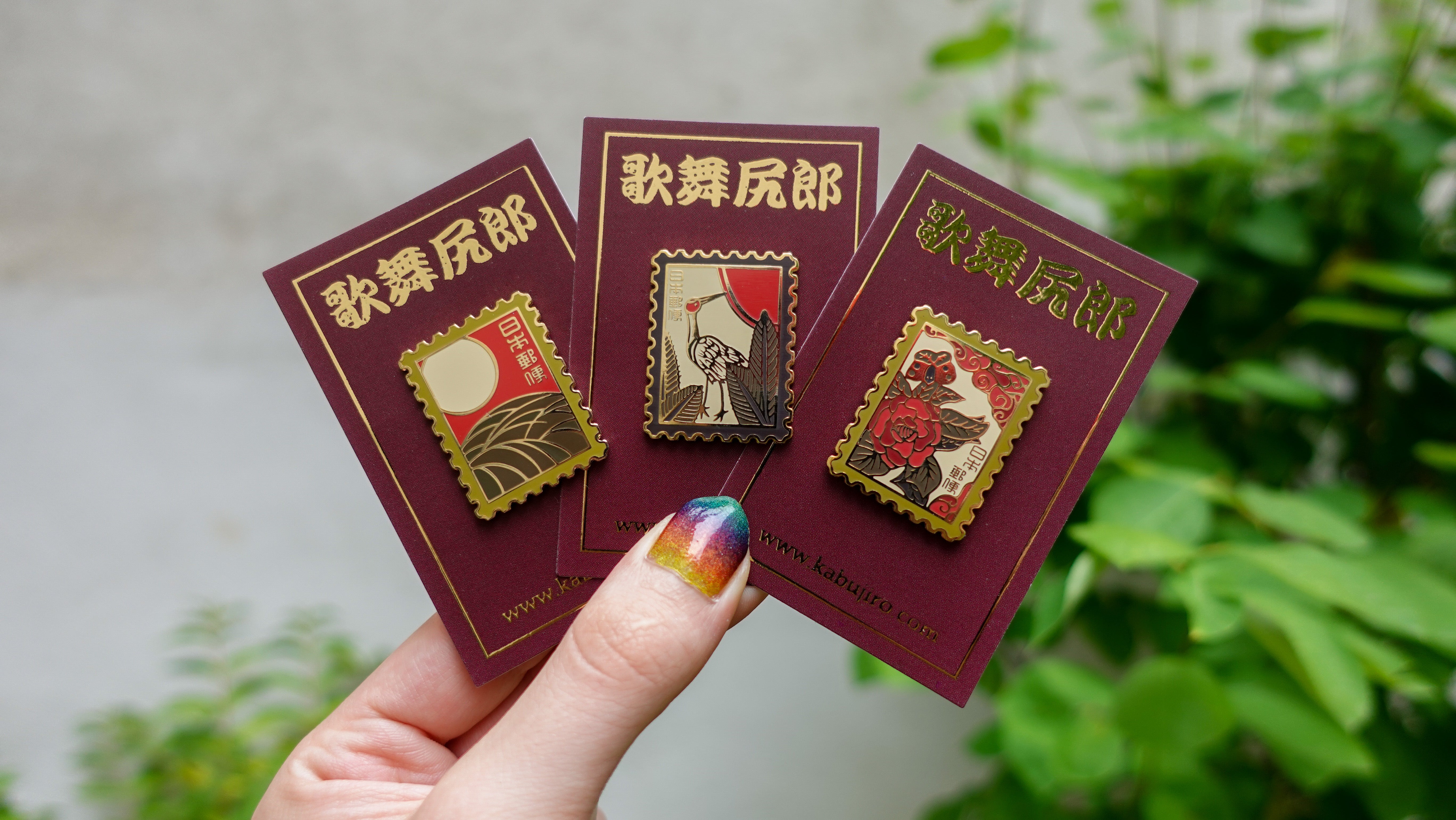 kabujiro-enamel-pins-hanafuda-stamp-pin-set-3x-35-mm-gold image 1