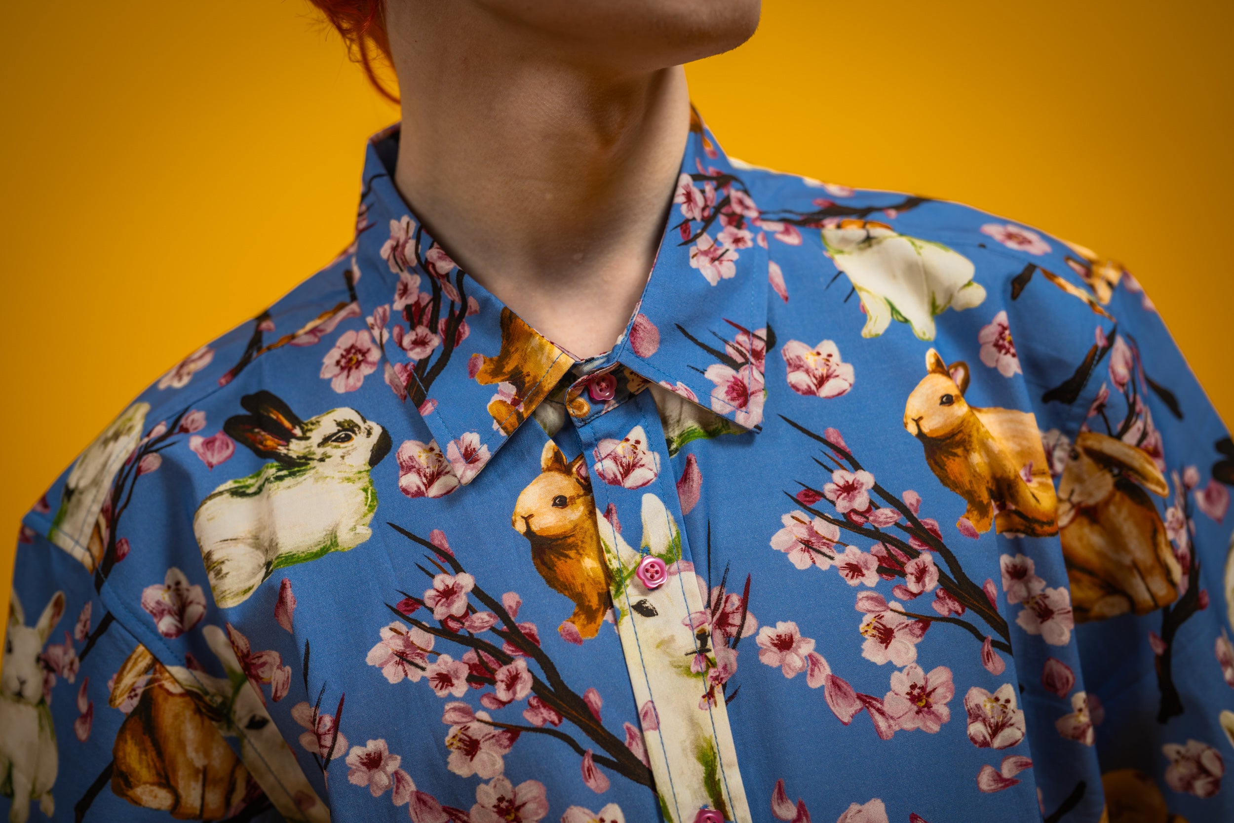 kabujiro-clothing-sakura-bunnies-hemd-button-up-blau-hasen image 2