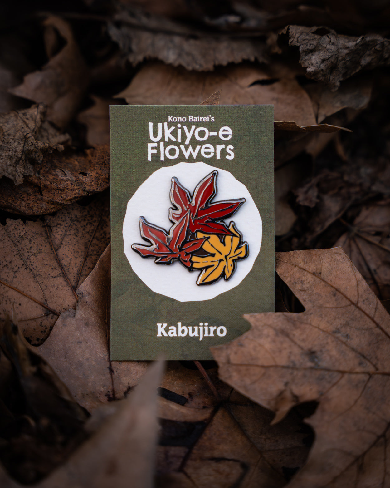 kabujiro-autumn-leaves-ukiyo-e-emaille-pin-40x43mm image 3