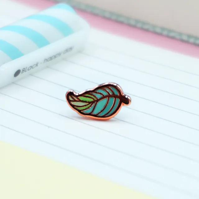miamouz-duck-feather-mini-emaille-pin-14mm-rosegold image 1