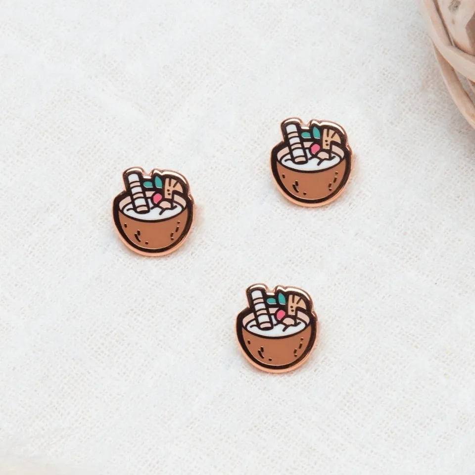 miamouz-enamel-pins-coconut-pina-colada-cocktail-mini-pin image 1