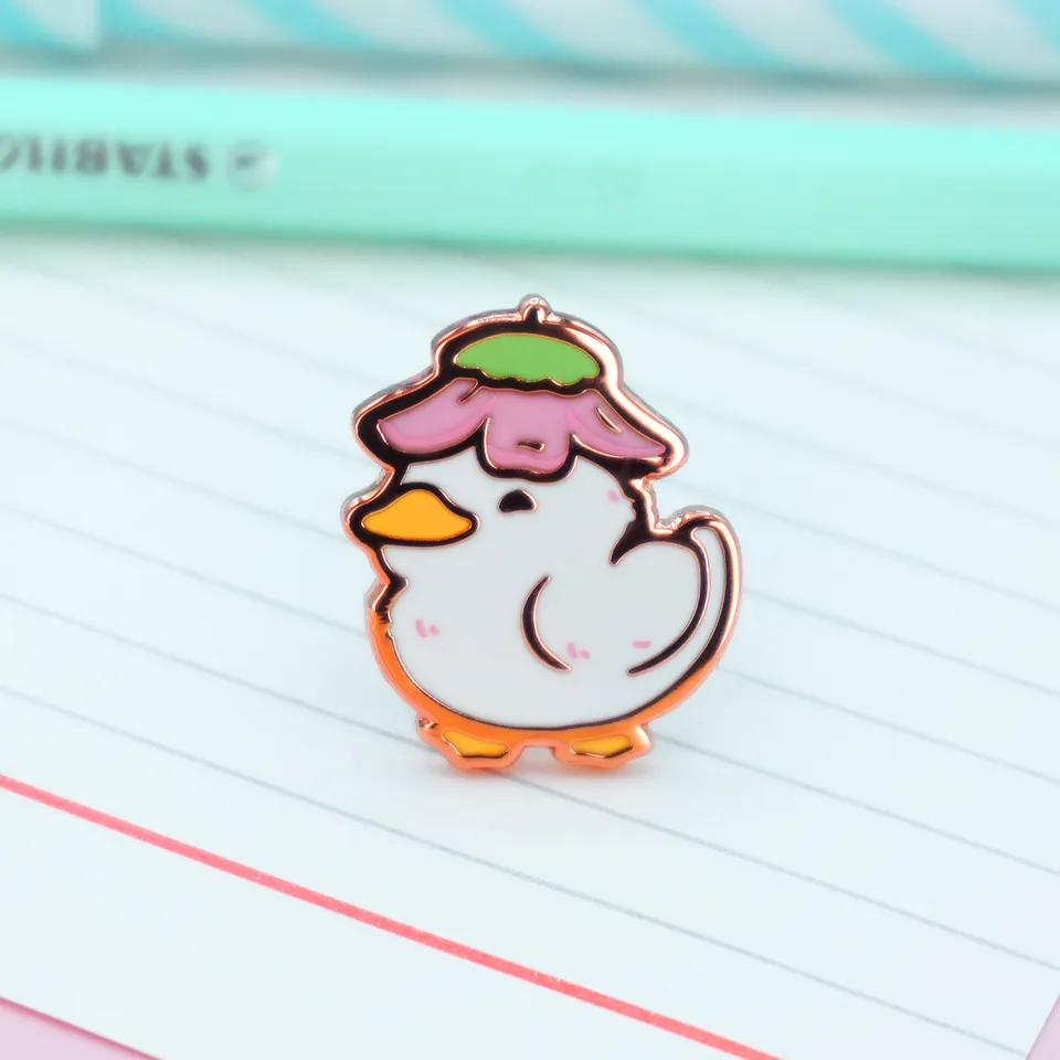 miamouz-flower-duck-emaille-pin-ente-rosegold-24mm image 1