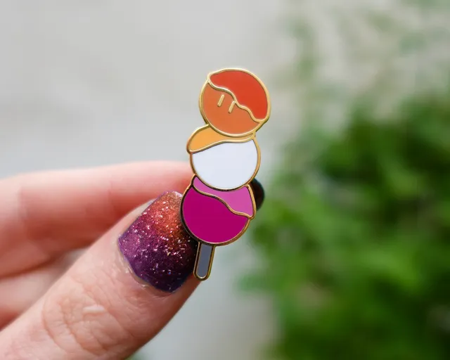 kabujiro-enamel-pins-pride-dango-pin-lesbian-40mm image 1
