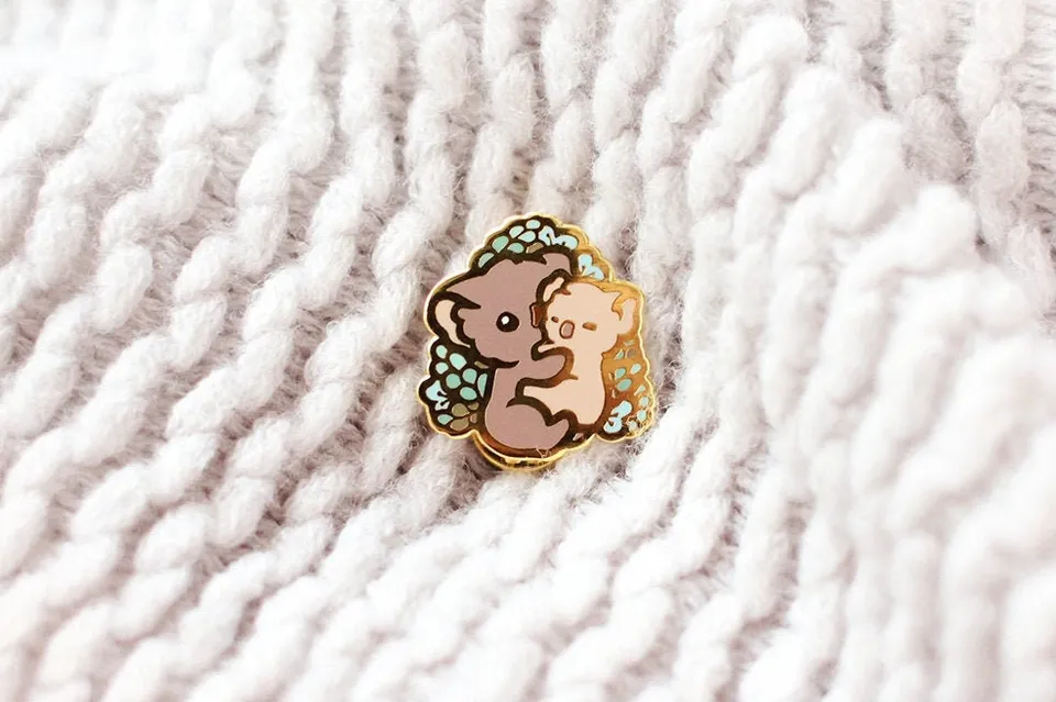 miamouz-koala-love-emaille-pin-anstecker-40mm-normal image 1