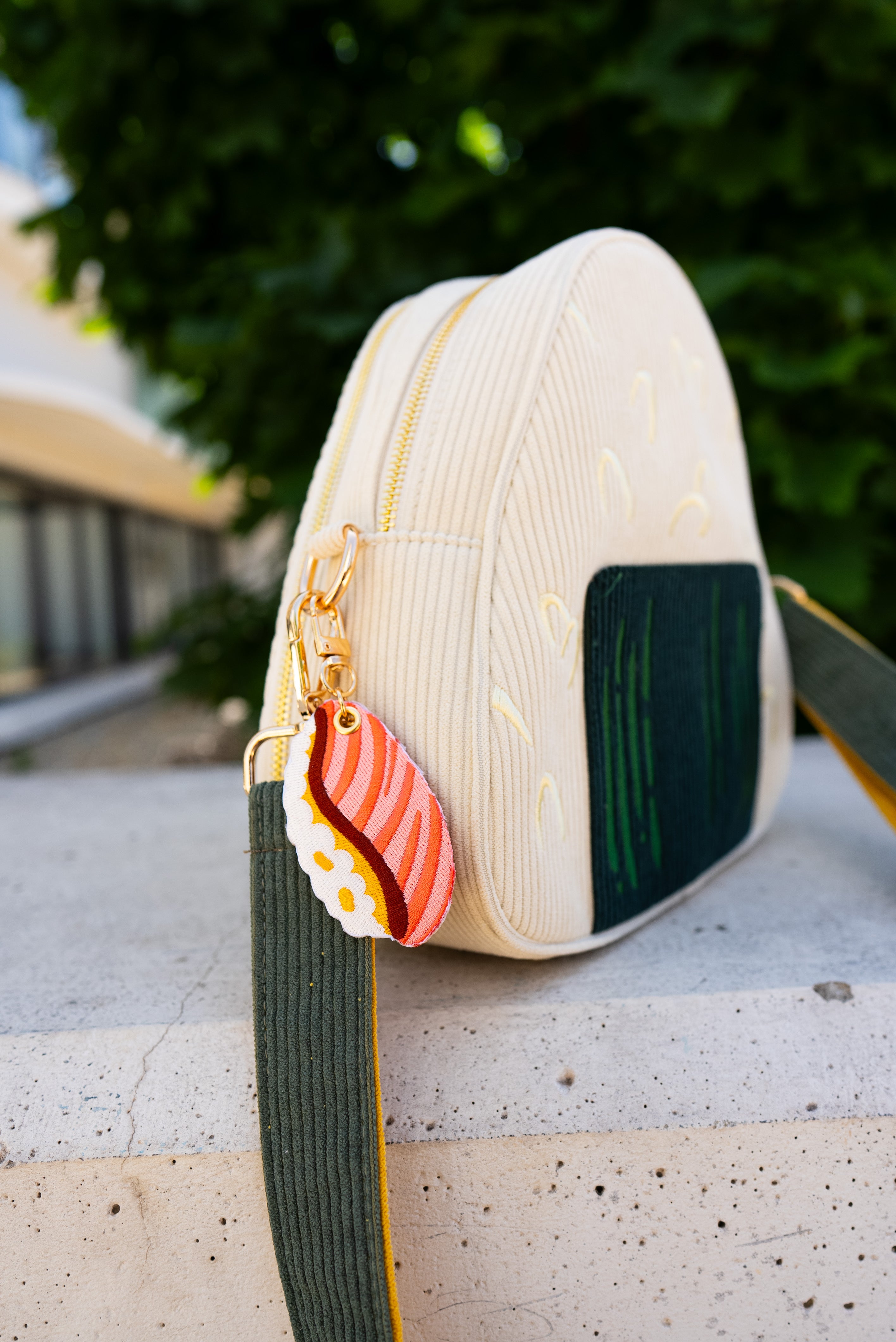 kabujiro-charms-salmon-sushi-schl-sselanh-nger-gestickt image 2