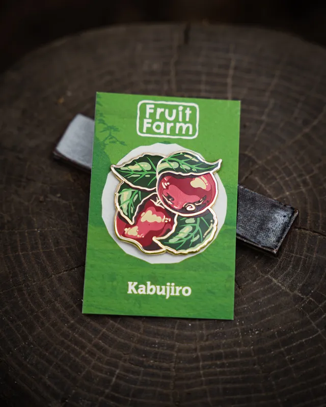kabujiro-red-apples-emaille-pin-fruit-farm-43mm image 1