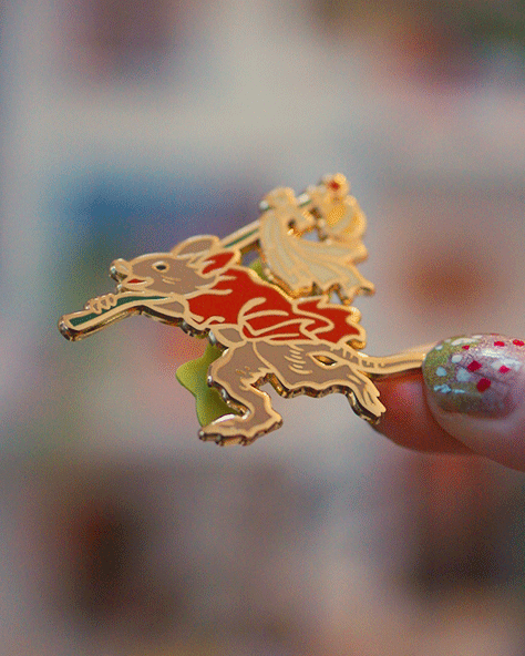 kabujiro-enamel-pins-running-rat-pin-animal-circus-gold image 3