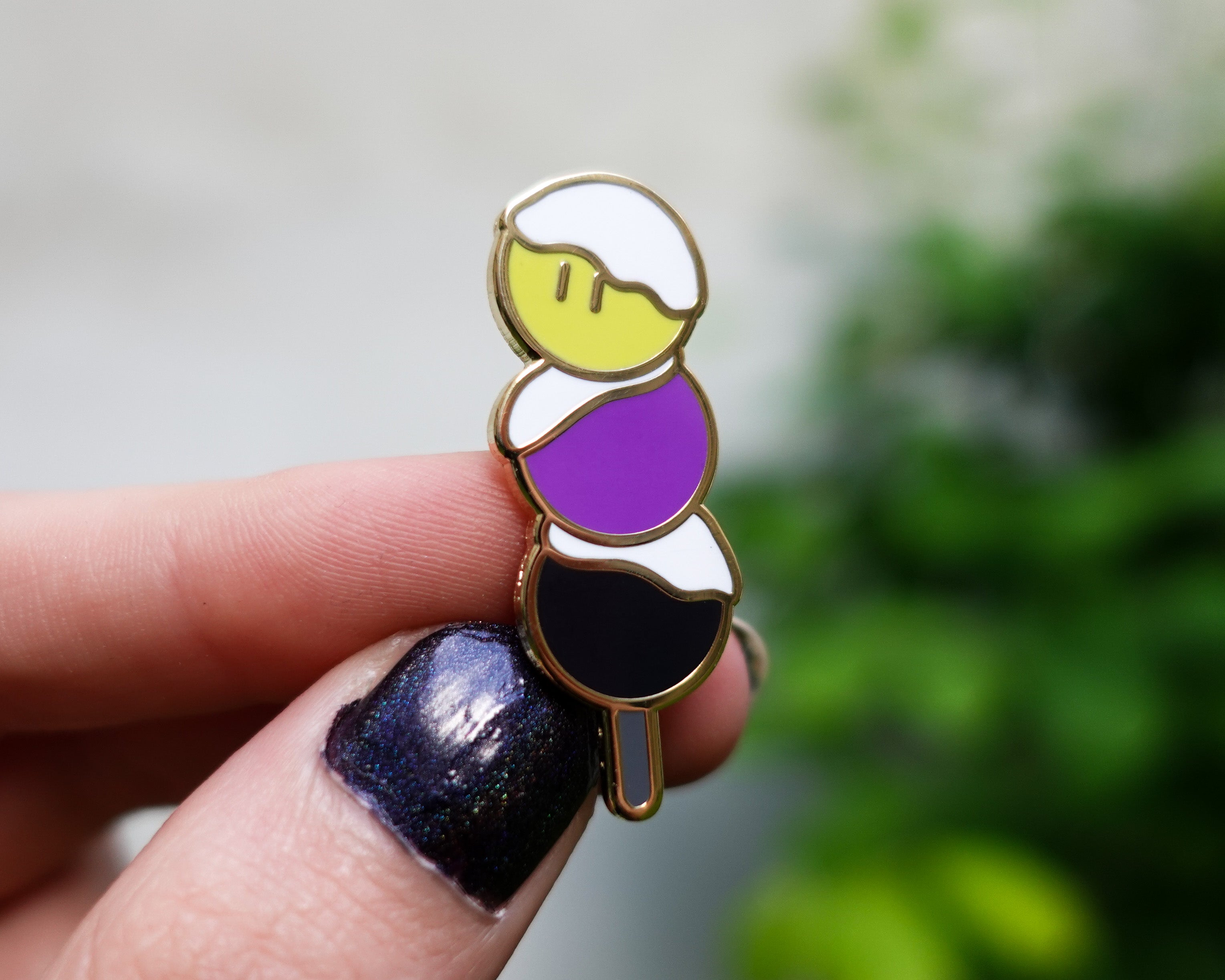 kabujiro-enamel-pins-pride-dango-emaille-pin-non-binary-40mm image 1