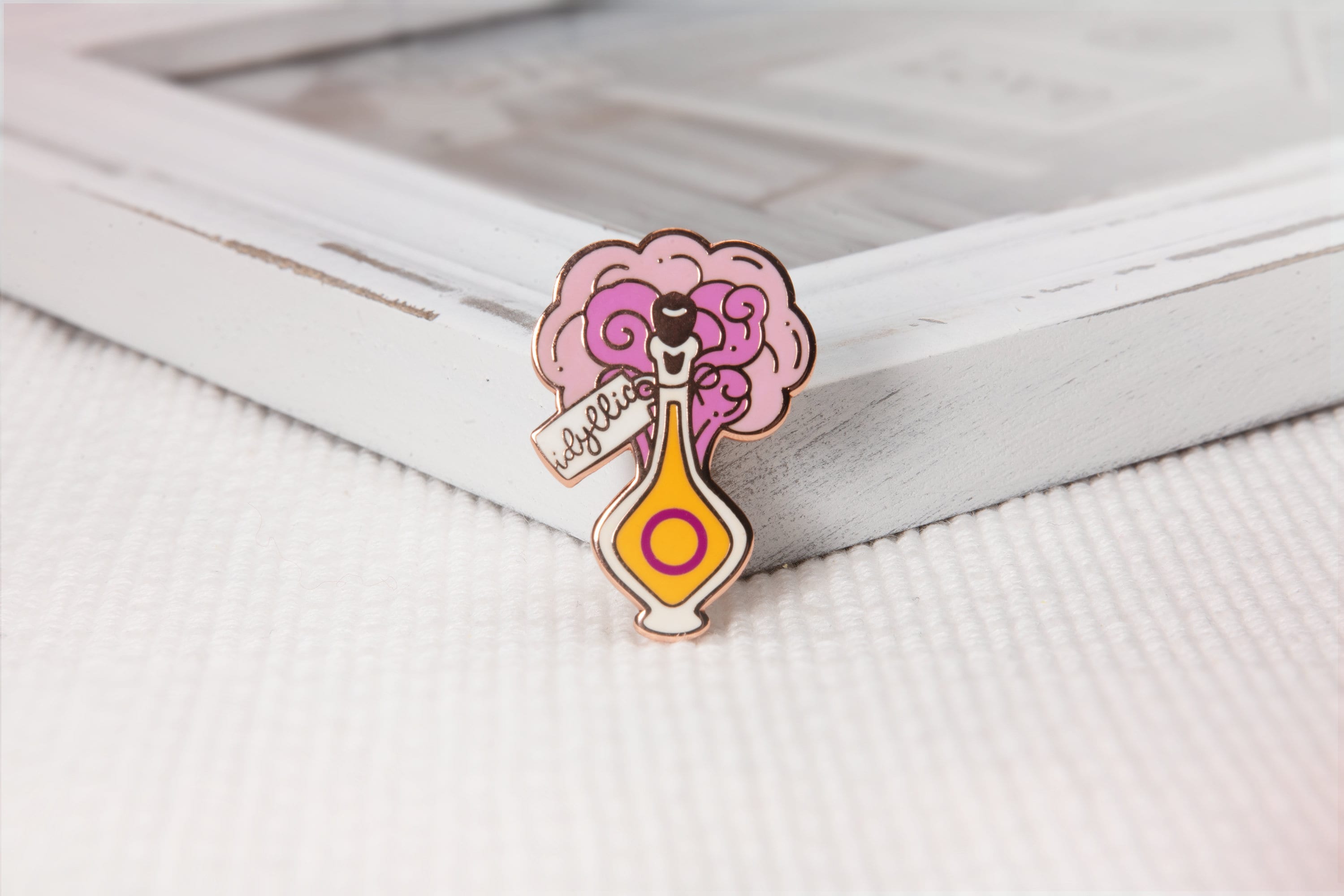 miamouz-pride-potion-intersex-emaille-pin-32x22mm image 2