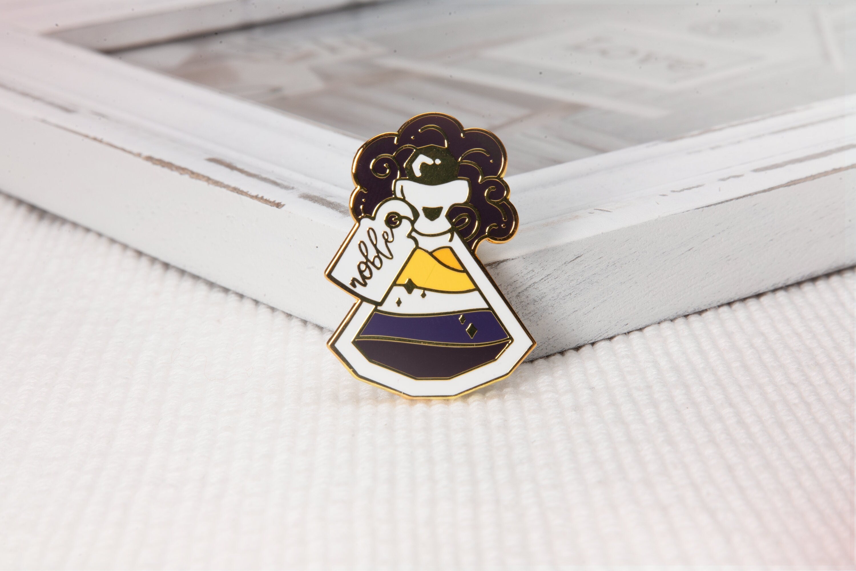 miamouz-enamel-pin-pride-potion-nonbinary-flagge-gold image 6